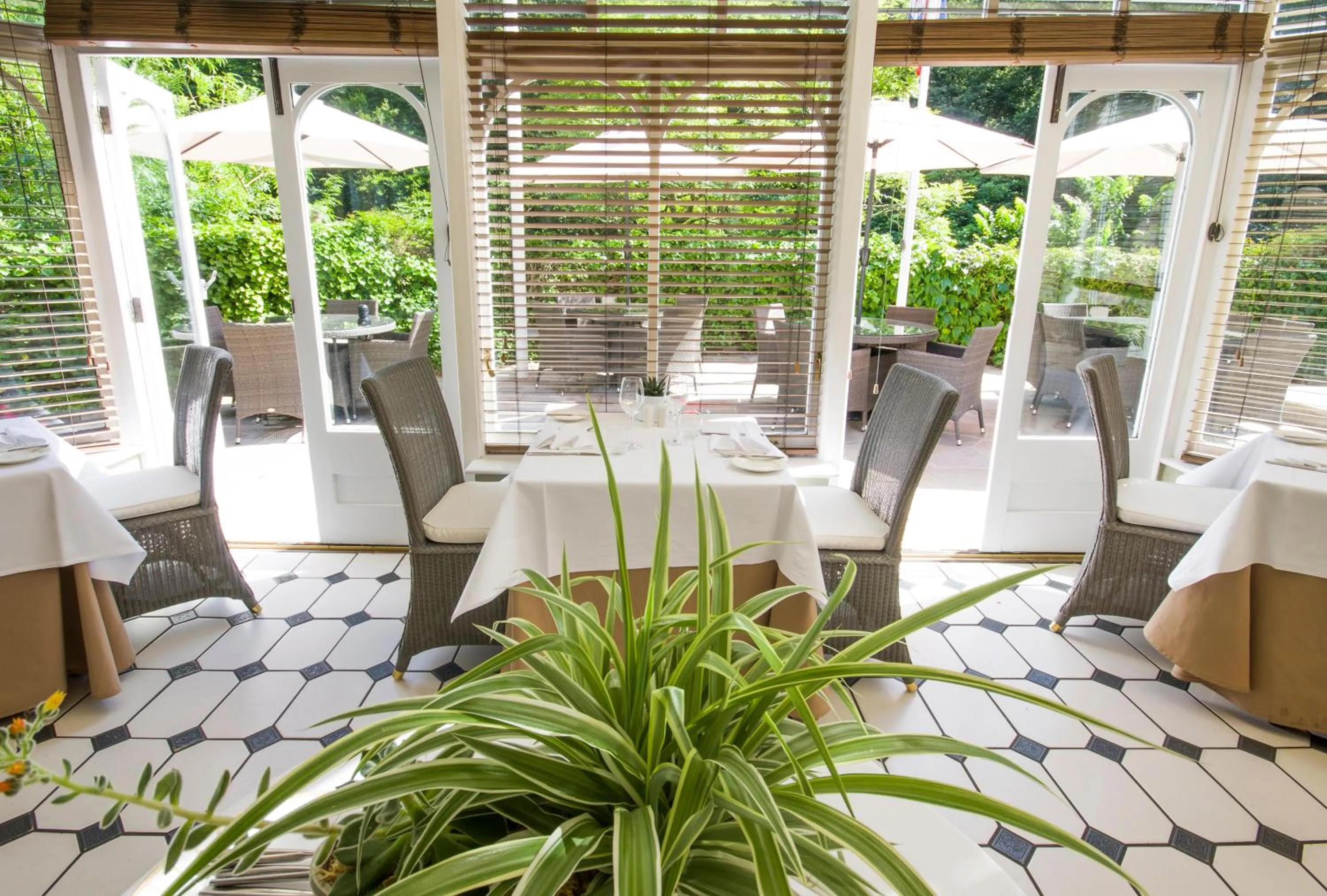 Restaurant/places to eat in Chateau La Chaire