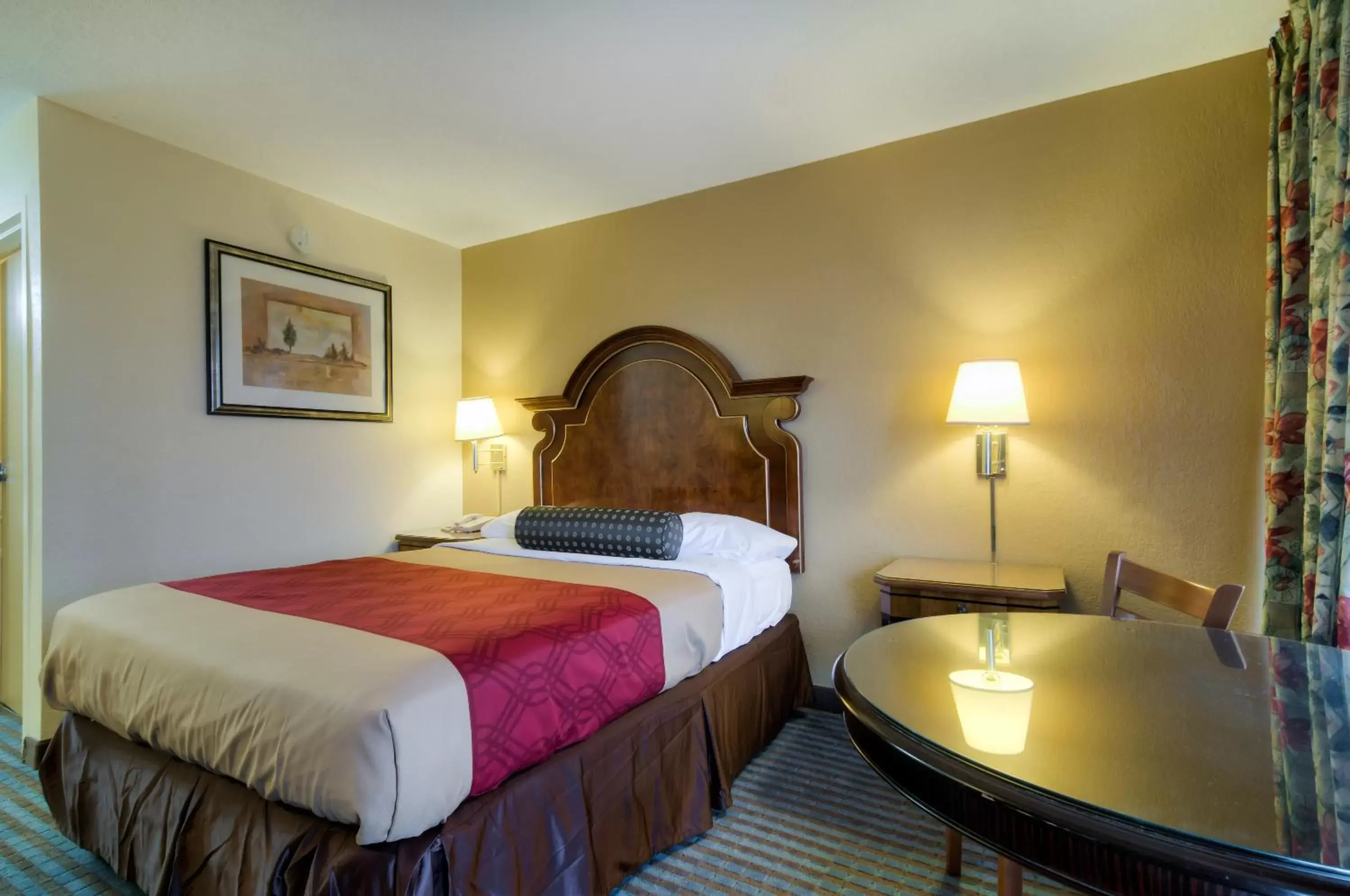 Queen Room - Non-Smoking in Econo Lodge Queen Room - Non-Smoking in Econo Lodge