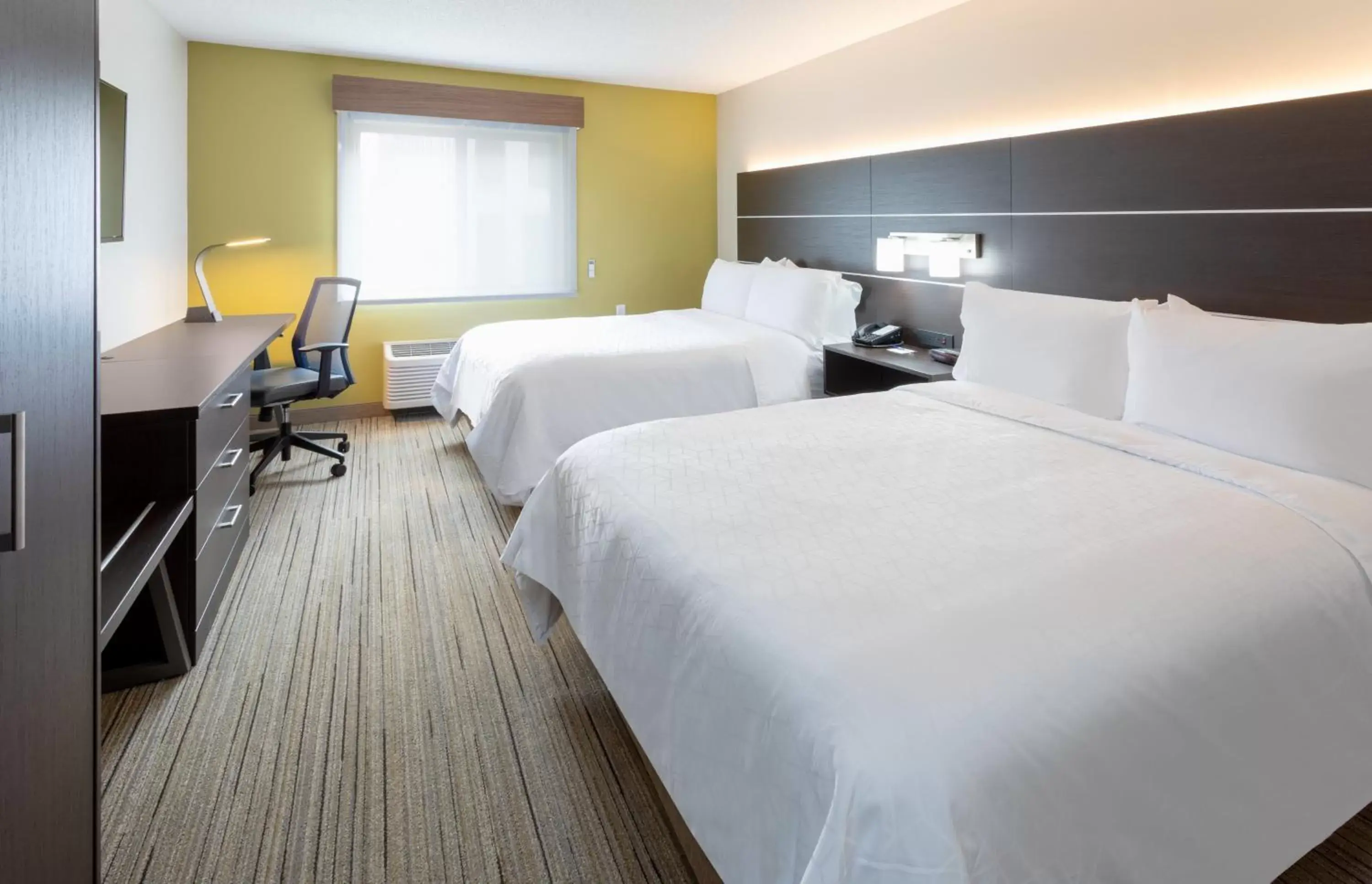 Photo of the whole room, Bed in Holiday Inn Express Hotel & Suites Minneapolis-Downtown Convention Center, an IHG Hotel