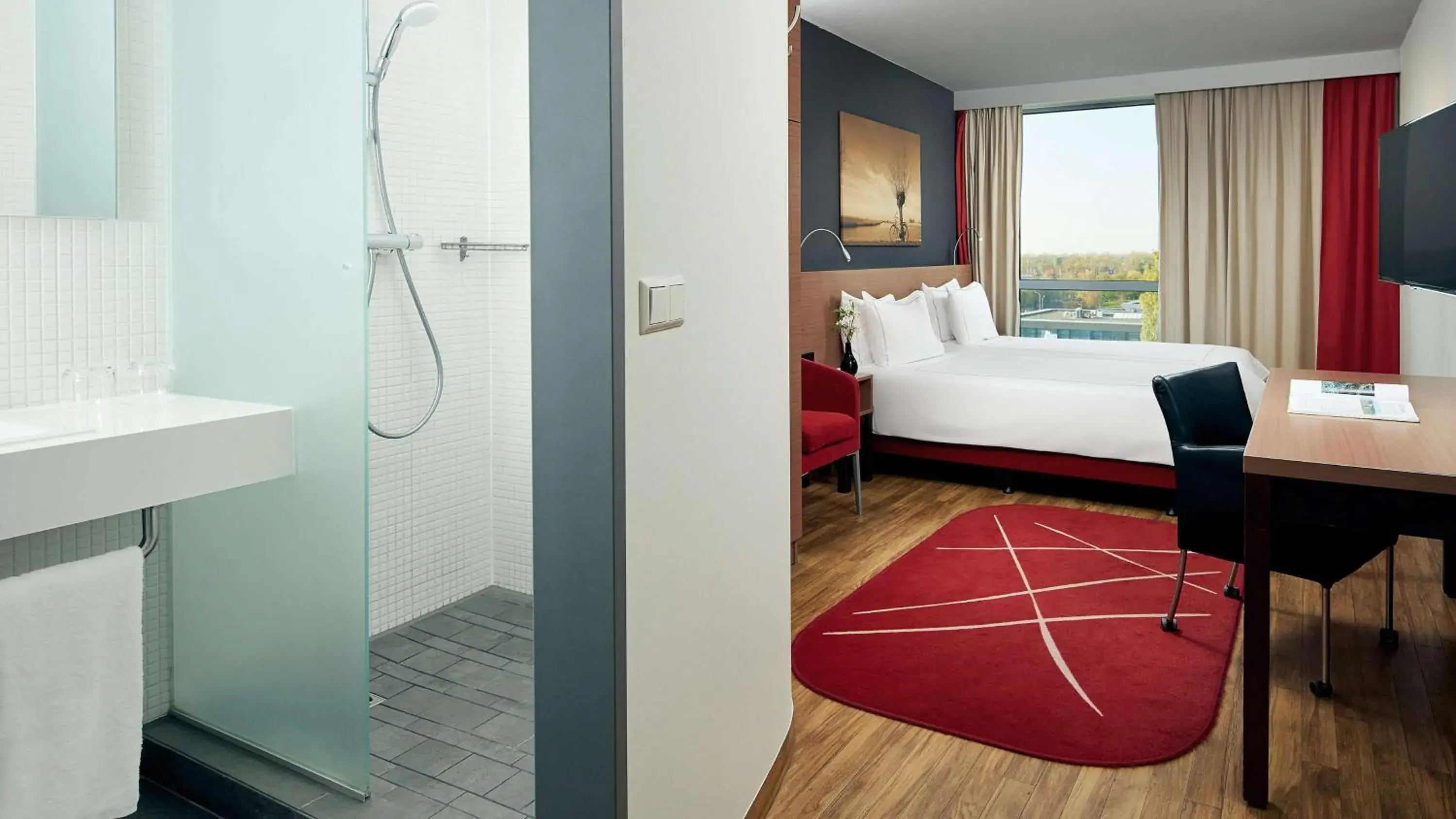 Shower, Bed in Park Plaza Amsterdam Airport