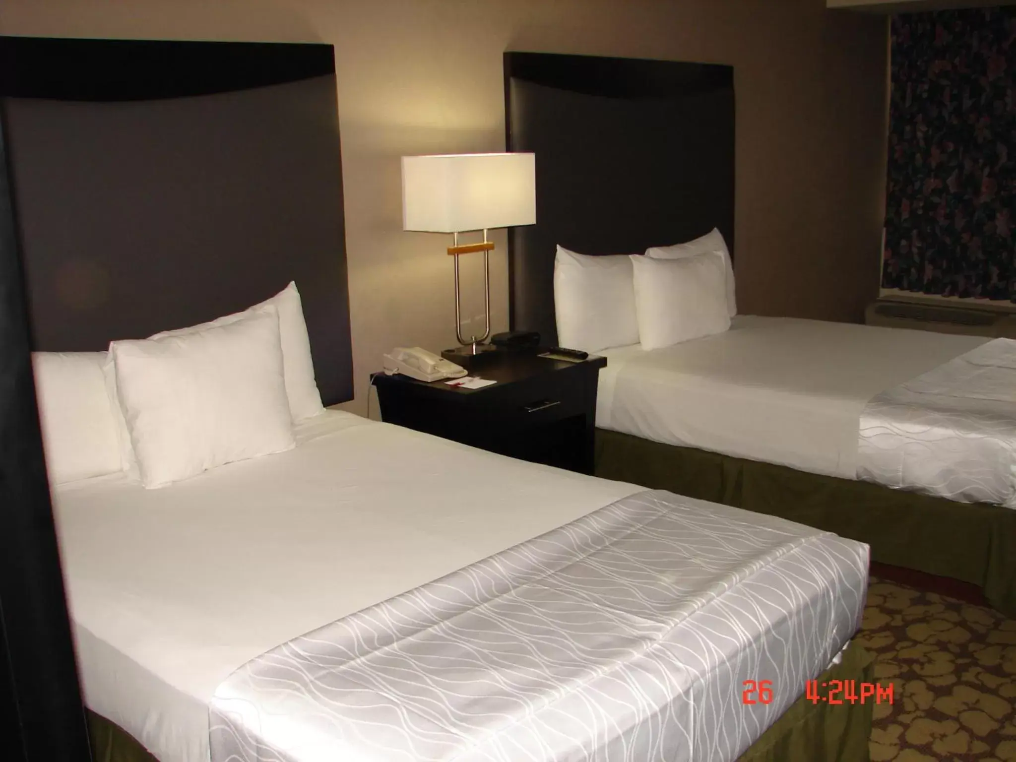 Photo of the whole room, Bed in Ramada Plaza by Wyndham Charlotte South End Airport