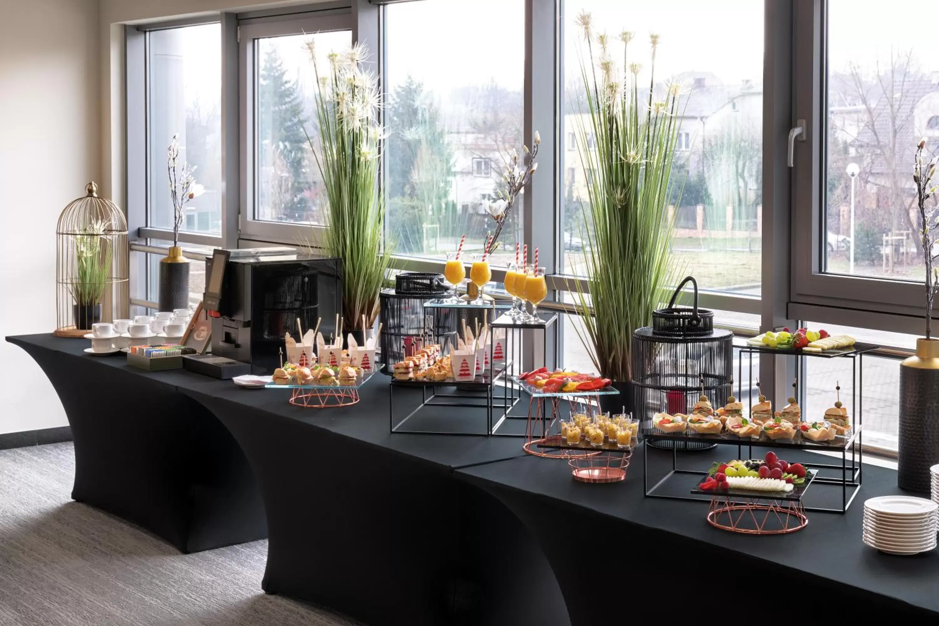 Business facilities, Restaurant/Places to Eat in Metropolo by Golden Tulip Krakow