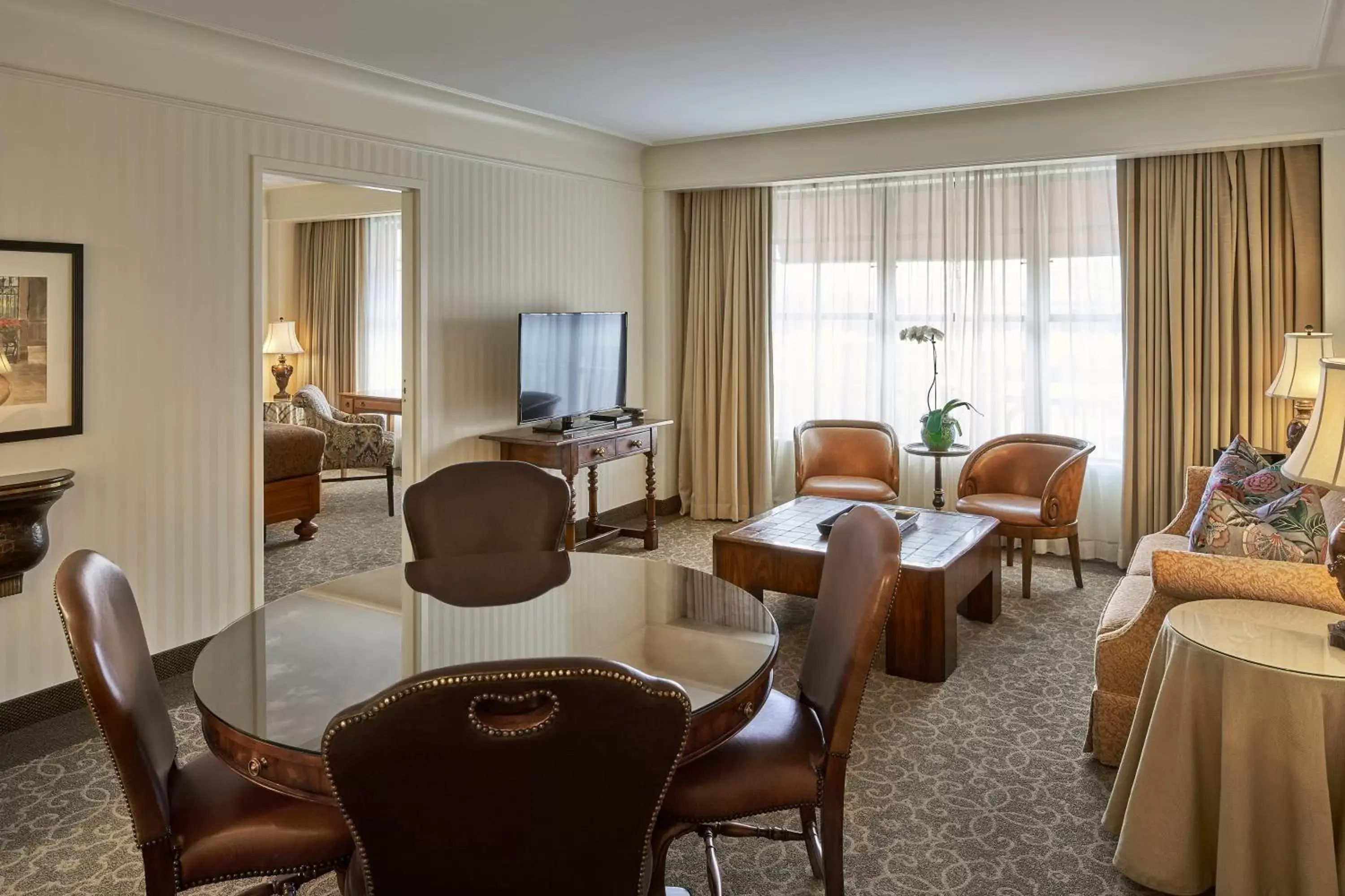 Living room, Seating Area in O.Henry Hotel