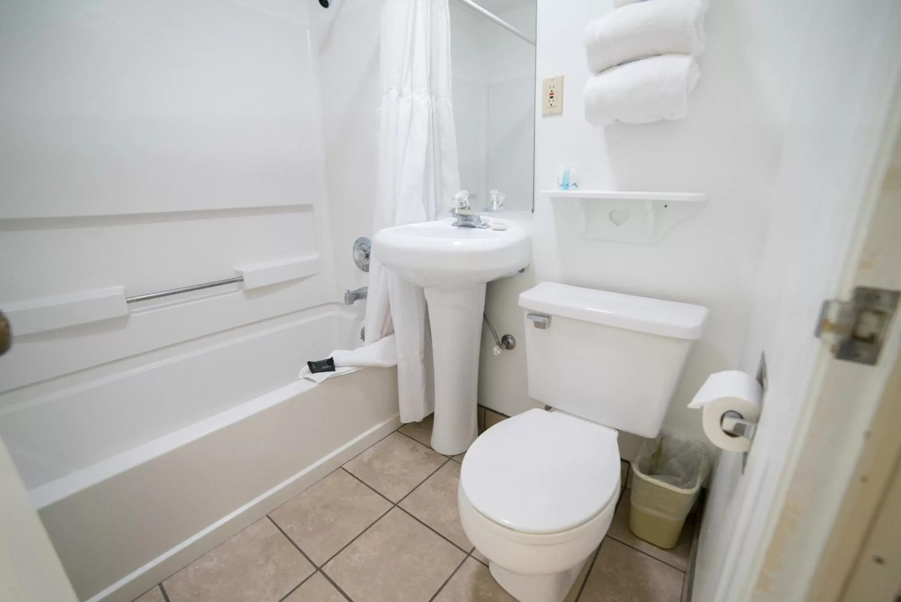 Bathroom in Parry Lodge