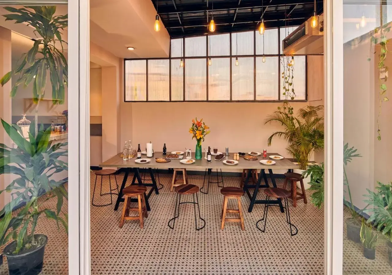 Restaurant/places to eat in Minimalist Poshtel & Suites Restaurant/places to eat in Minimalist Poshtel & Suites