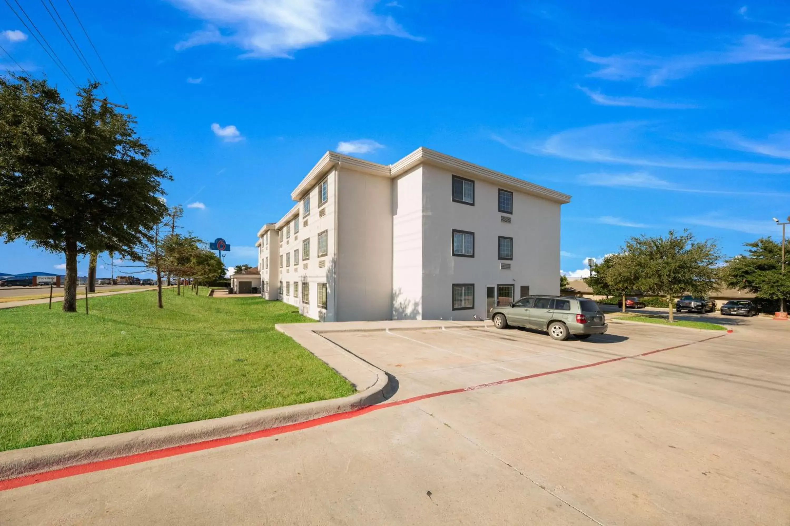 Property Building in Motel 6-Decatur, TX