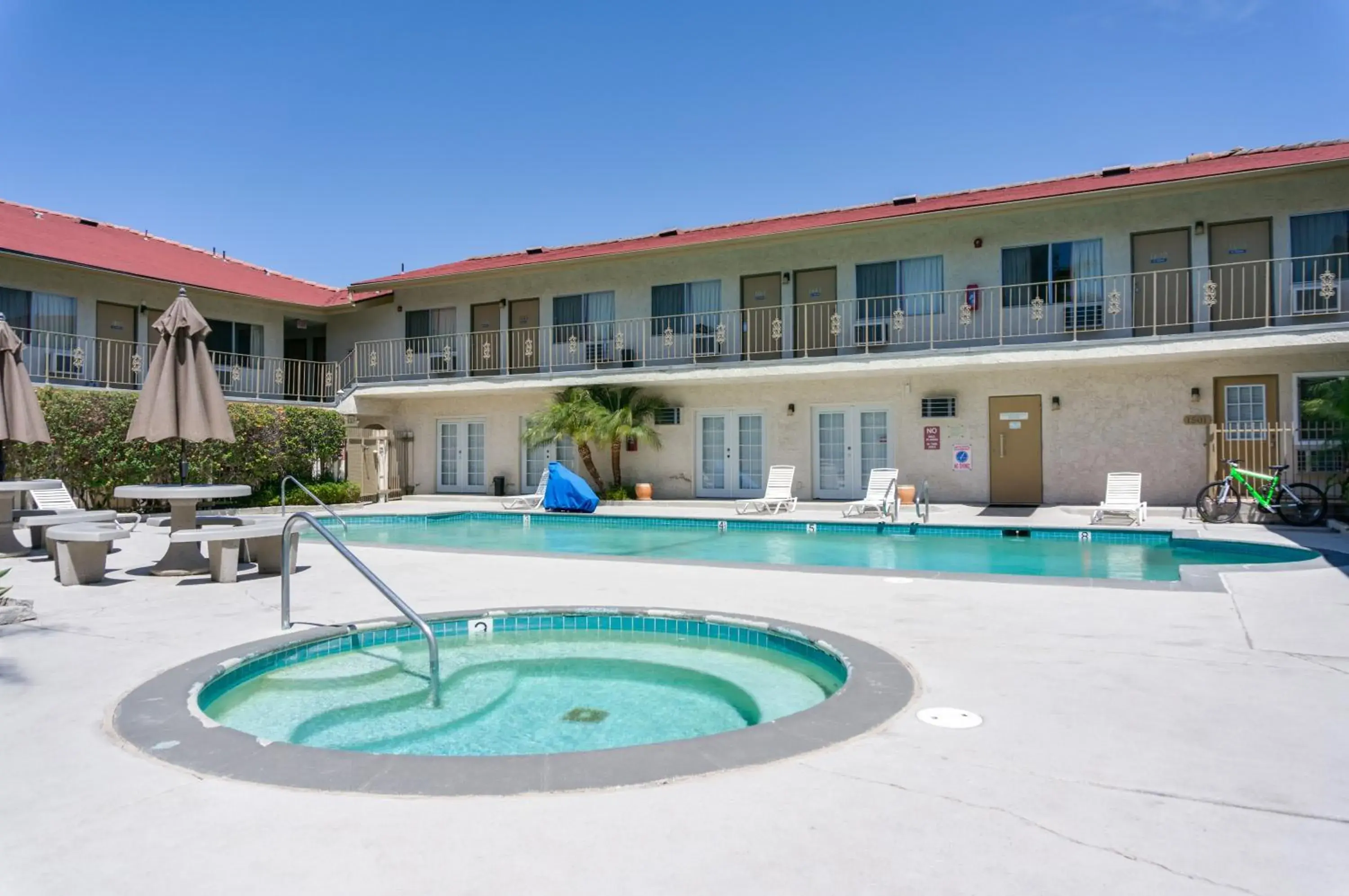 Spa and wellness centre/facilities in California Suites Hotel Spa and wellness centre/facilities in California Suites Hotel