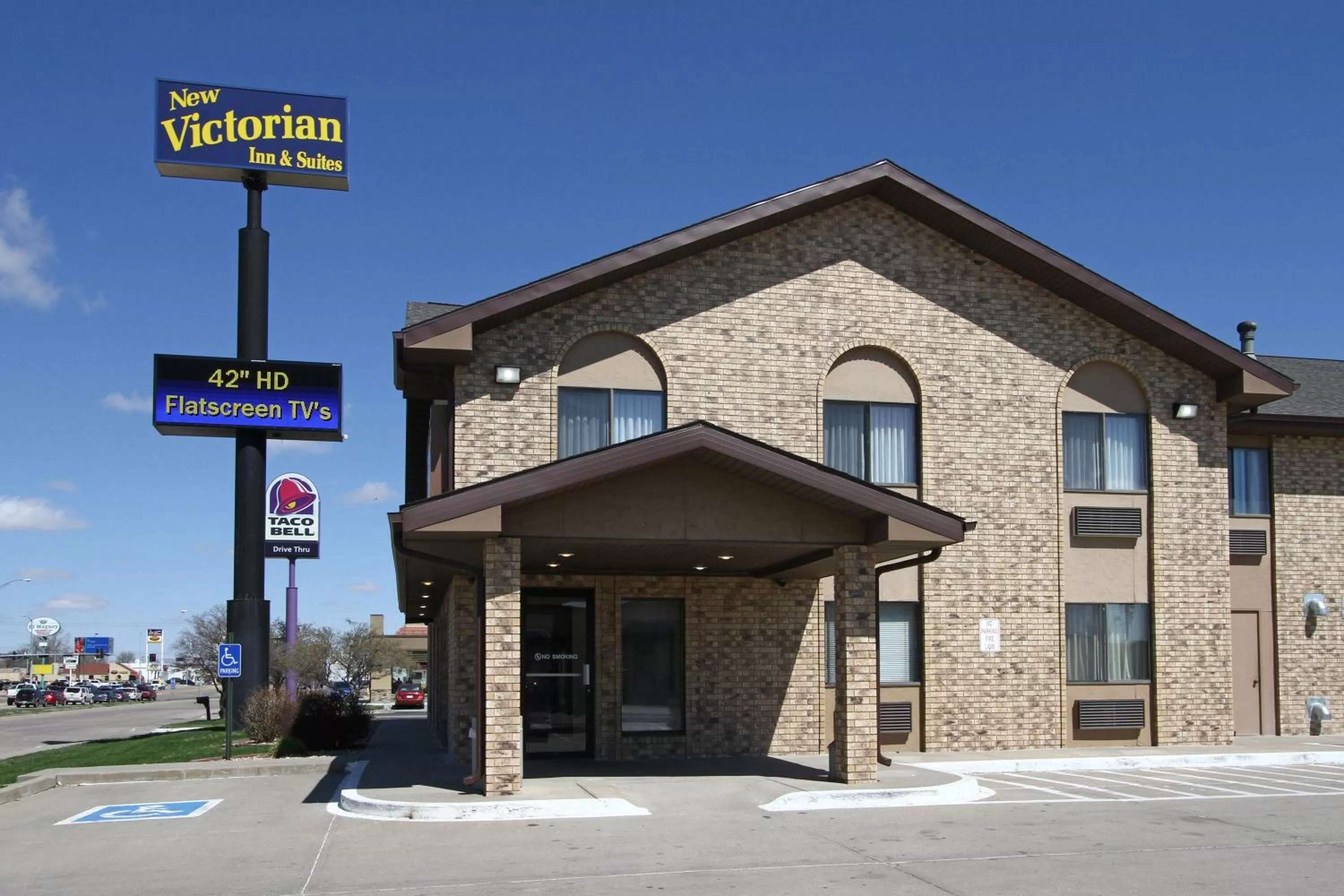 Property building in New Victorian Inn & Suites Kearney