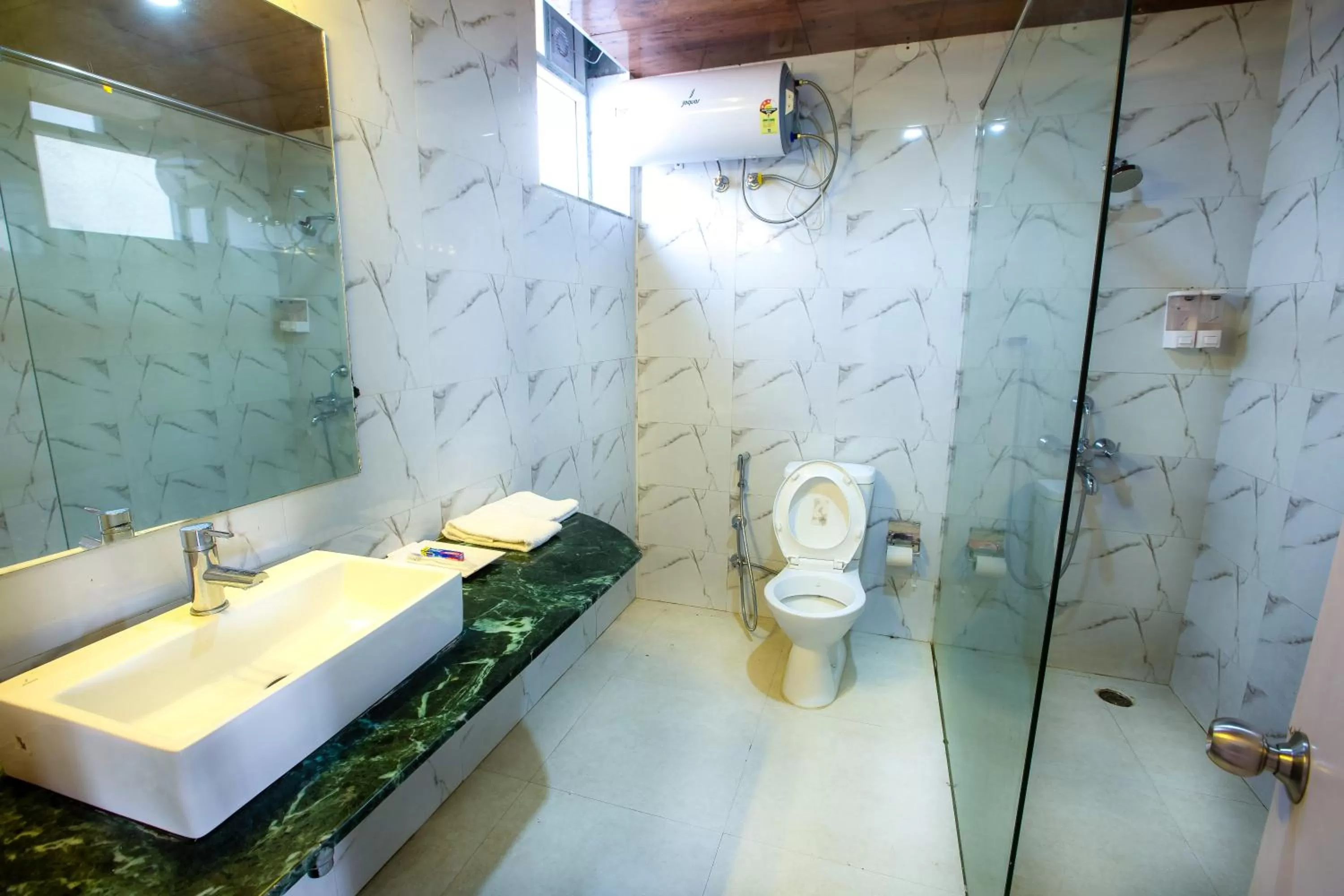 Bathroom in Blue Pine Orchards - Villas