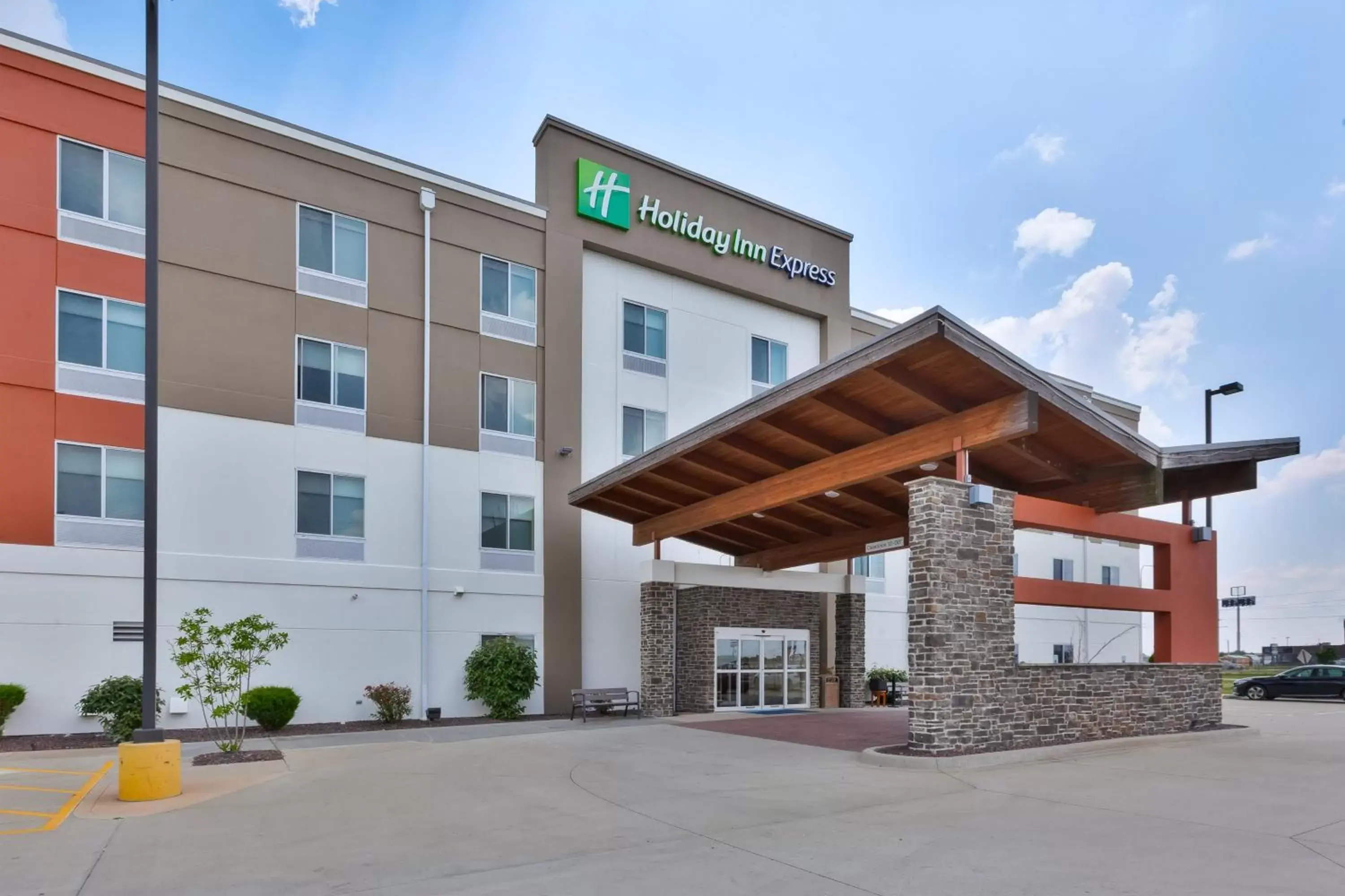 Property Building in Holiday Inn Express & Suites - Effingham, an IHG Hotel