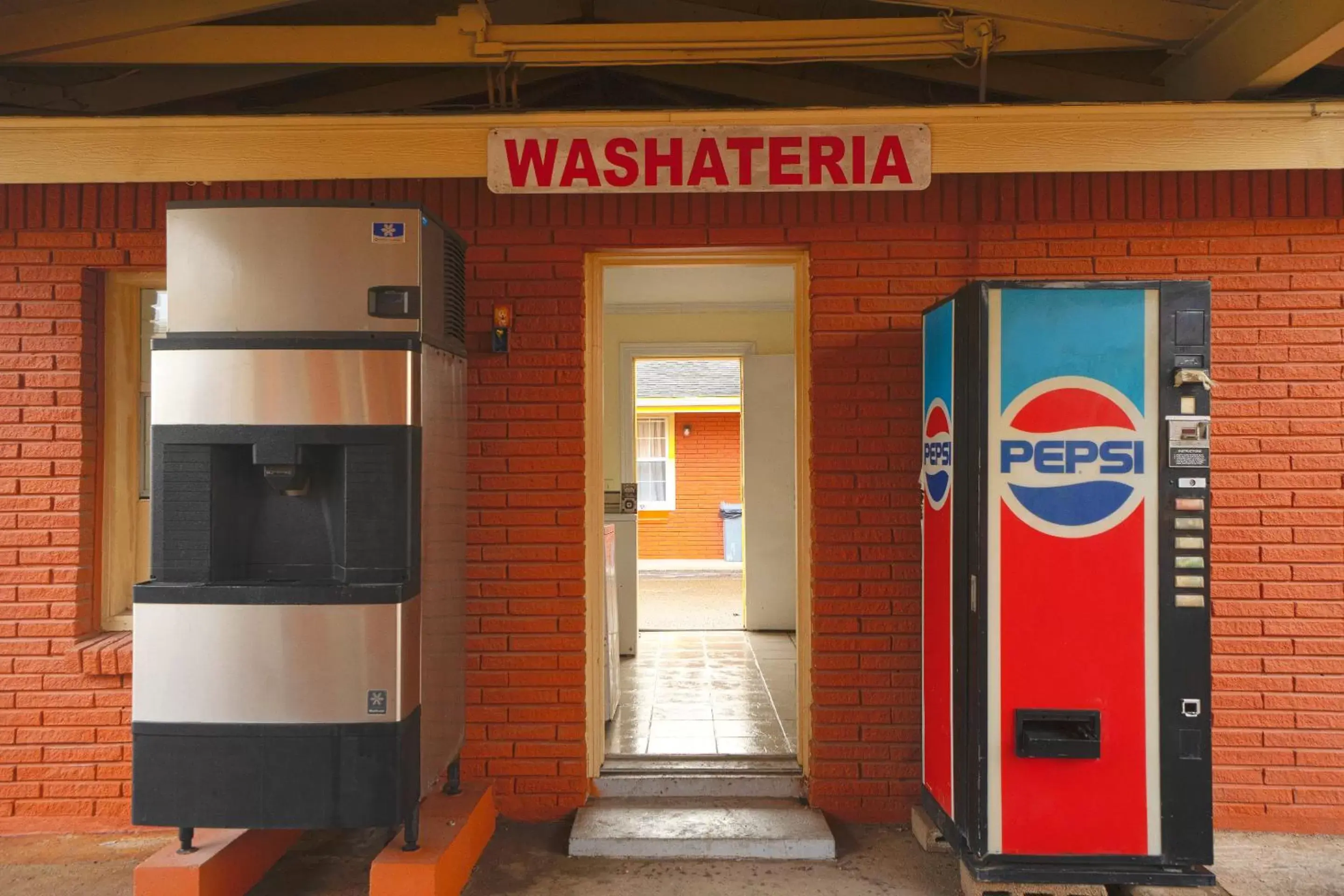 vending machine in Texana Inn Edna By OYO