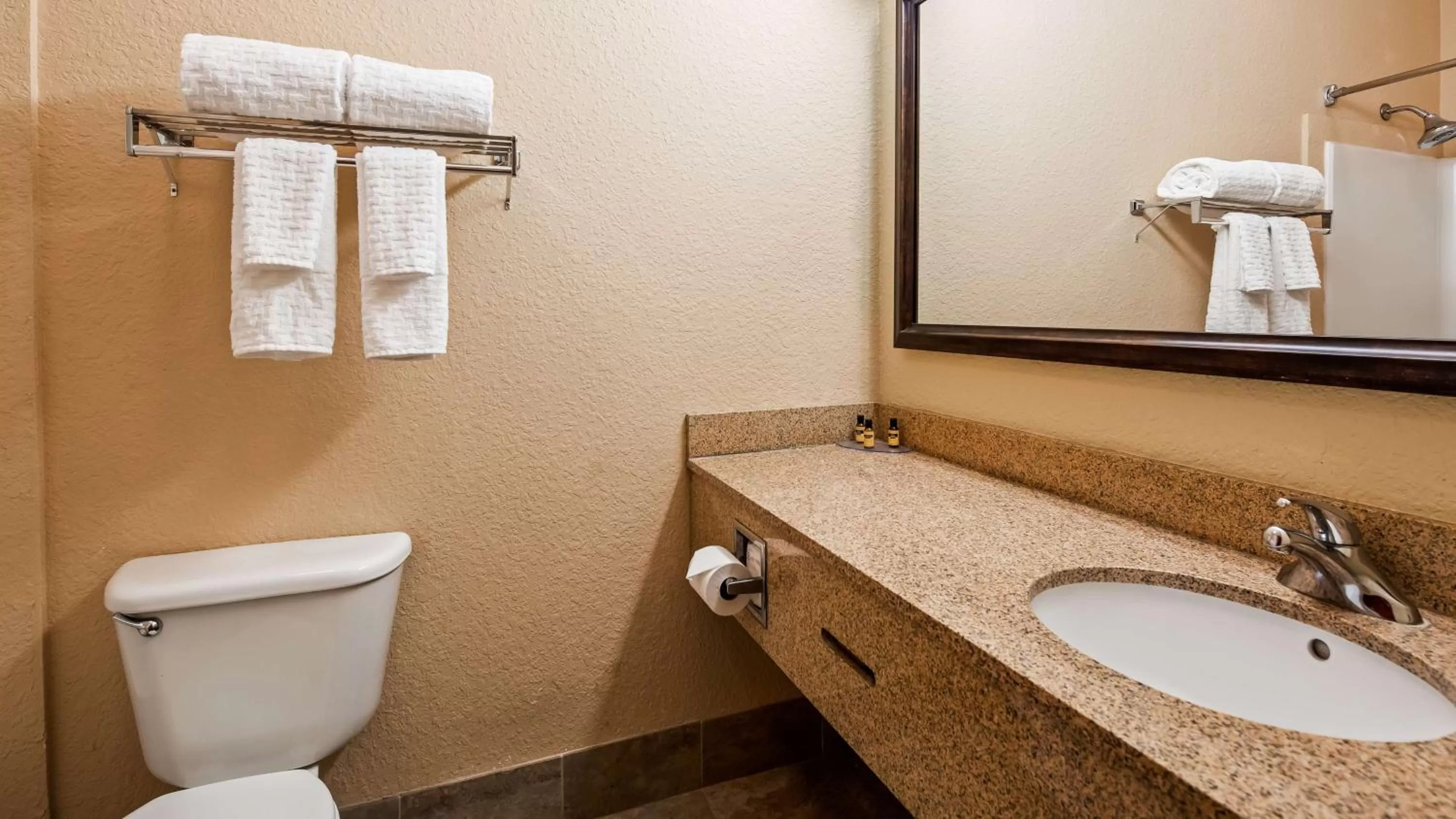 Bathroom in Best Western Plus Strawberry Inn & Suites