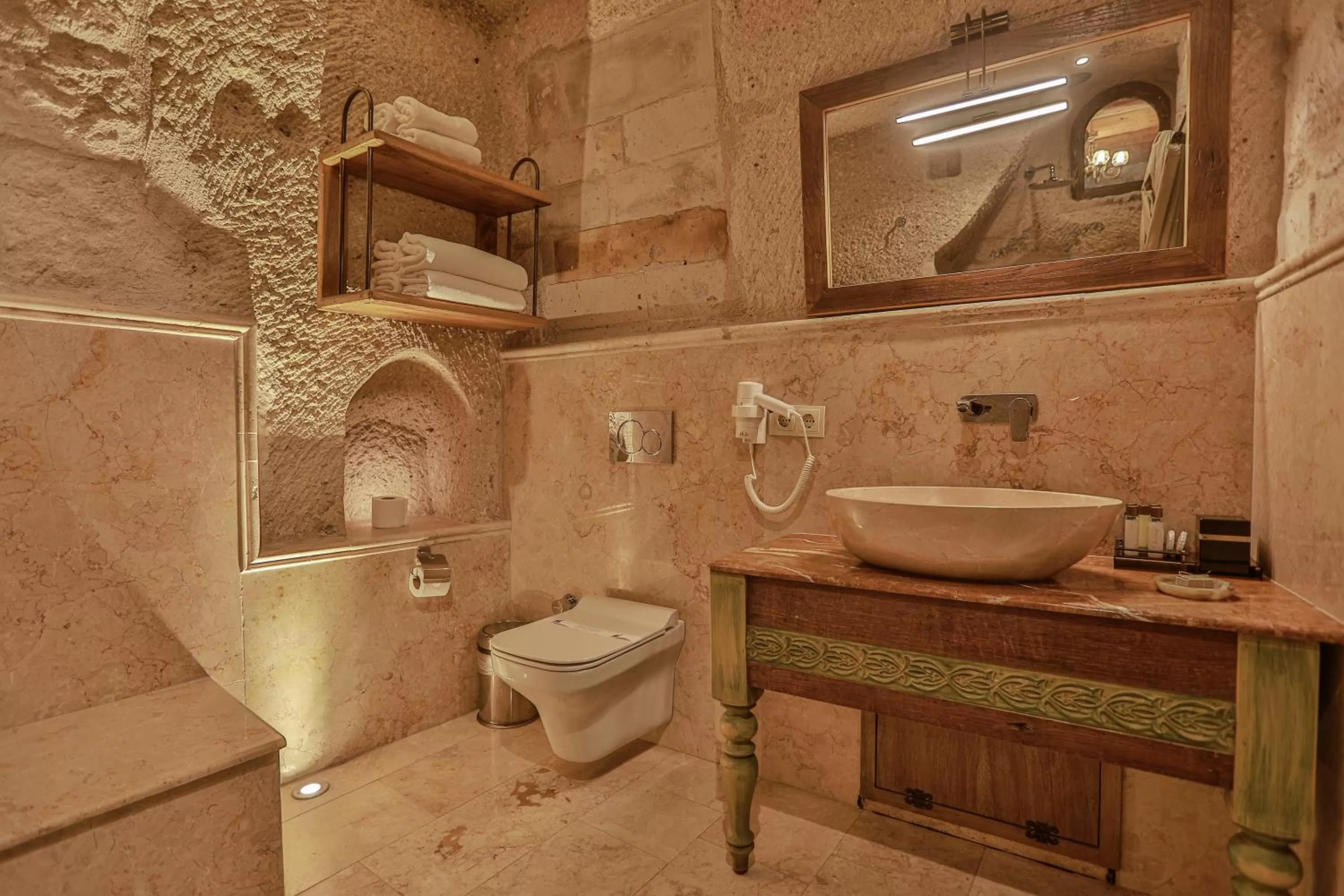 Toilet in Şah Saray Cave Suites Halal Hotel