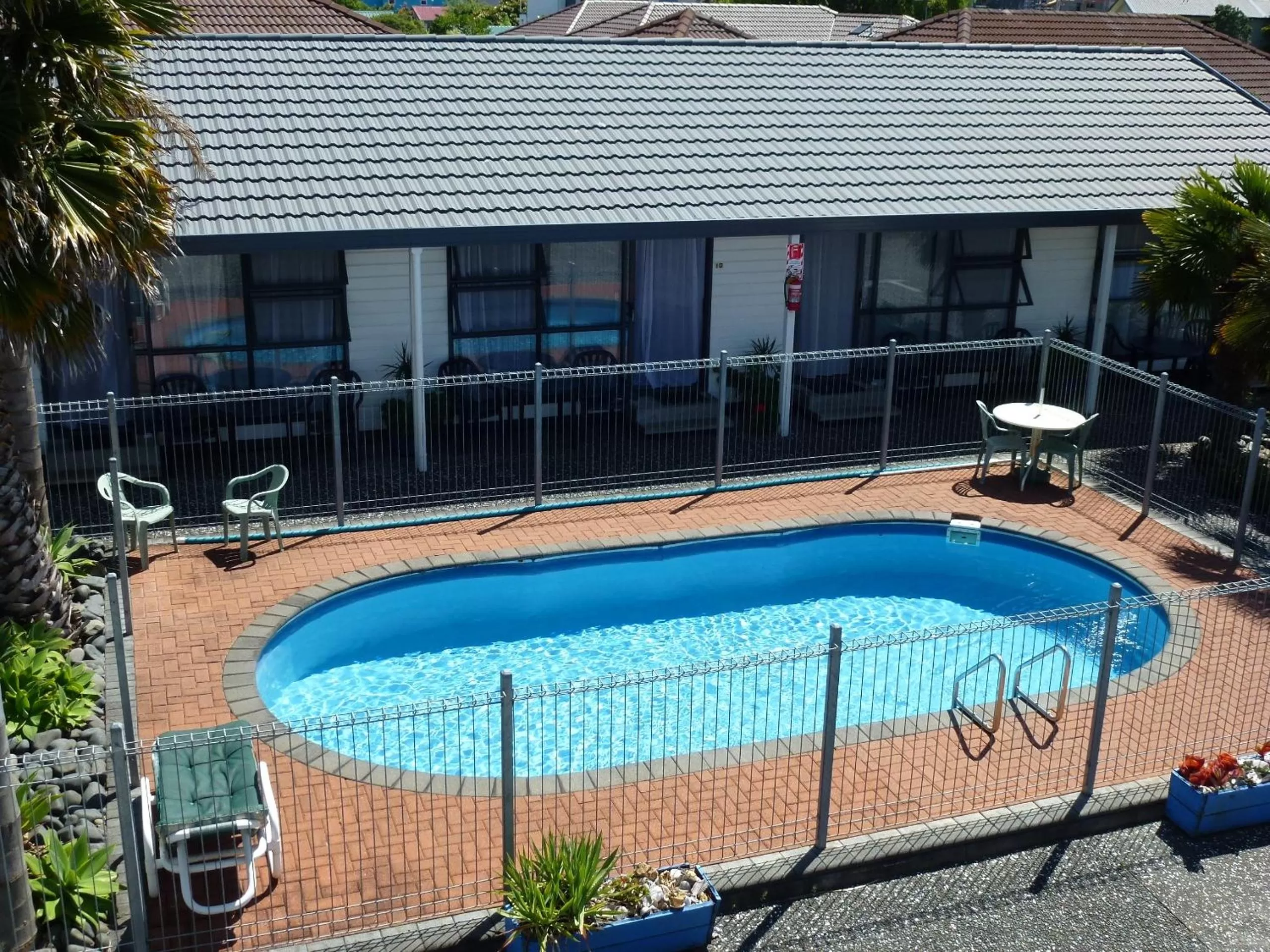 Swimming pool in Mana-Nui Motel