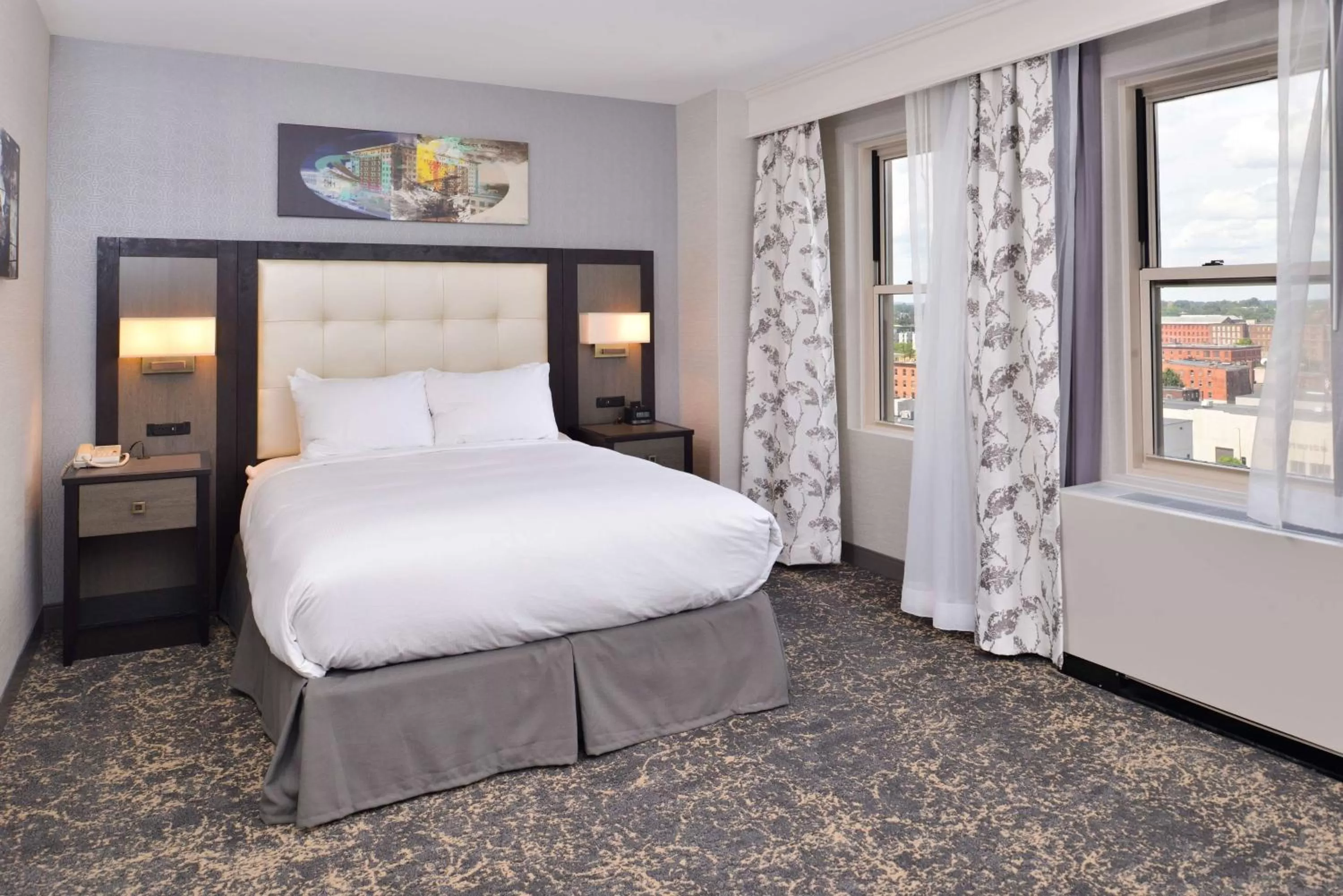 Bedroom, Bed in DoubleTree by Hilton Utica