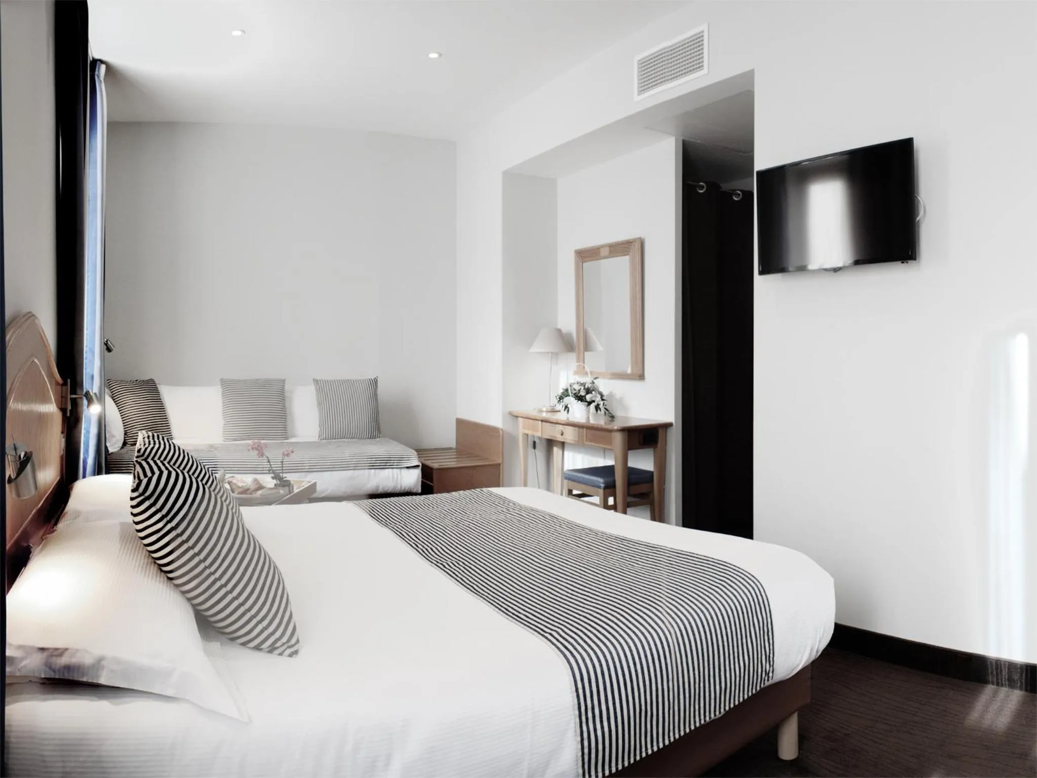 Bed in Hôtel Esprit d'Azur