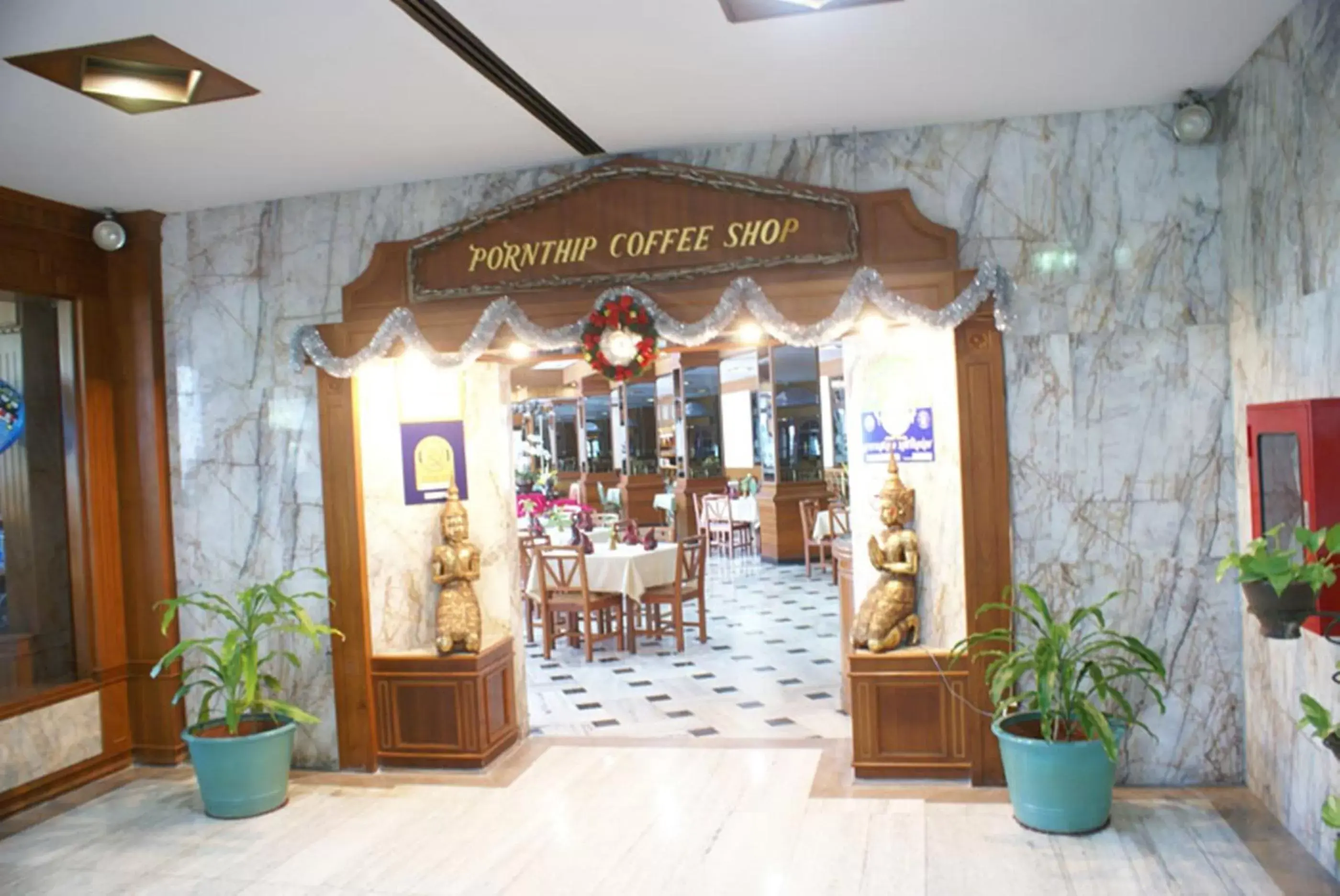 Restaurant/places to eat in Royal Palace Hotel Restaurant/places to eat in Royal Palace Hotel