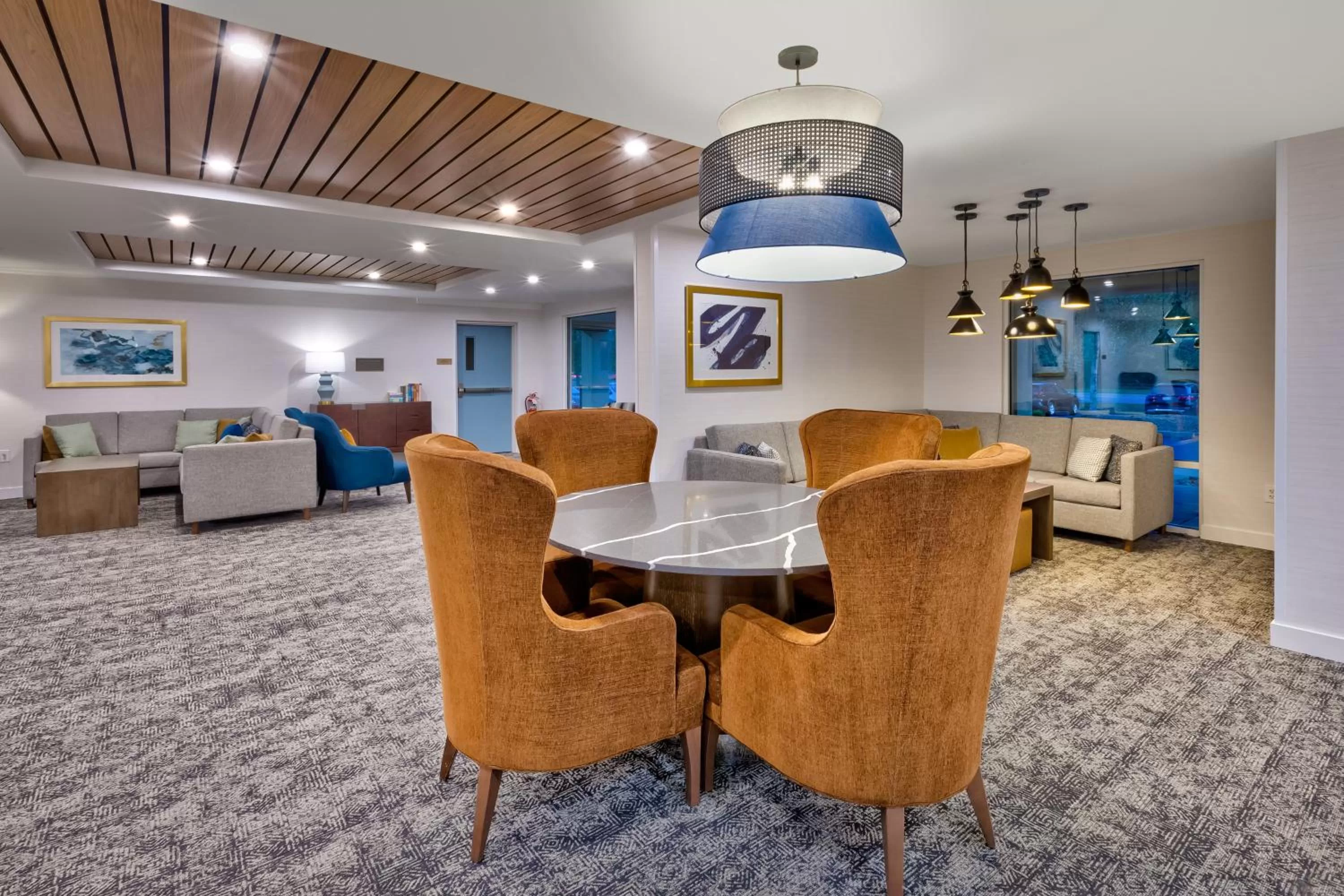 Lobby or reception in Staybridge Suites Pittsburgh Airport by IHG