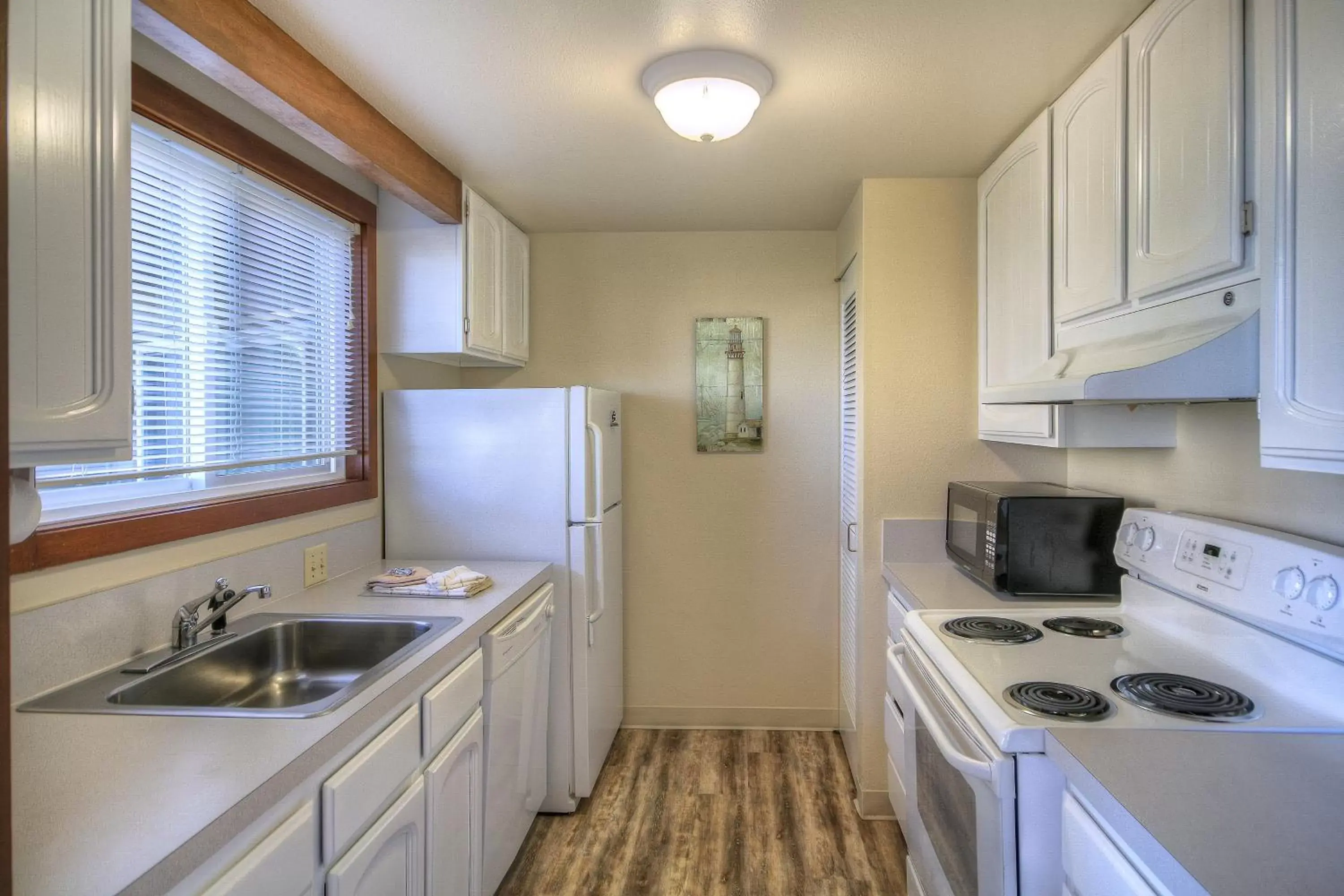 kitchen, Kitchen/Kitchenette in Little Creek Cove Beach Resort