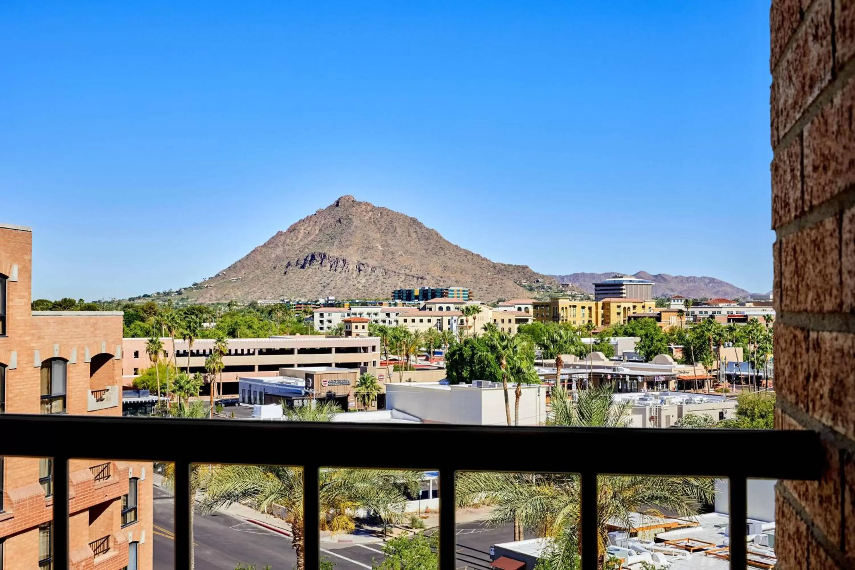 Photo of the whole room, Mountain View in Scottsdale Marriott Old Town
