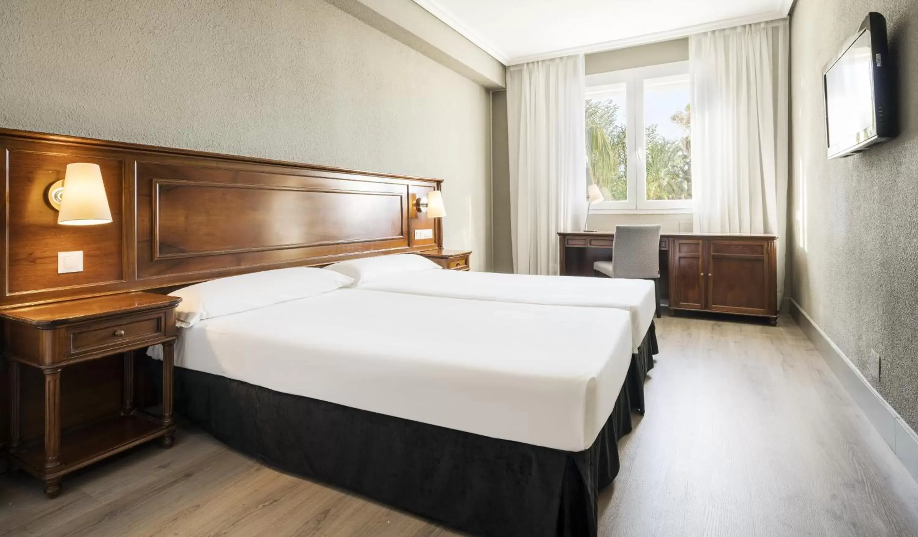 Double or Twin Room in Hotel Ilunion Las Lomas Double or Twin Room in Hotel Ilunion Las Lomas