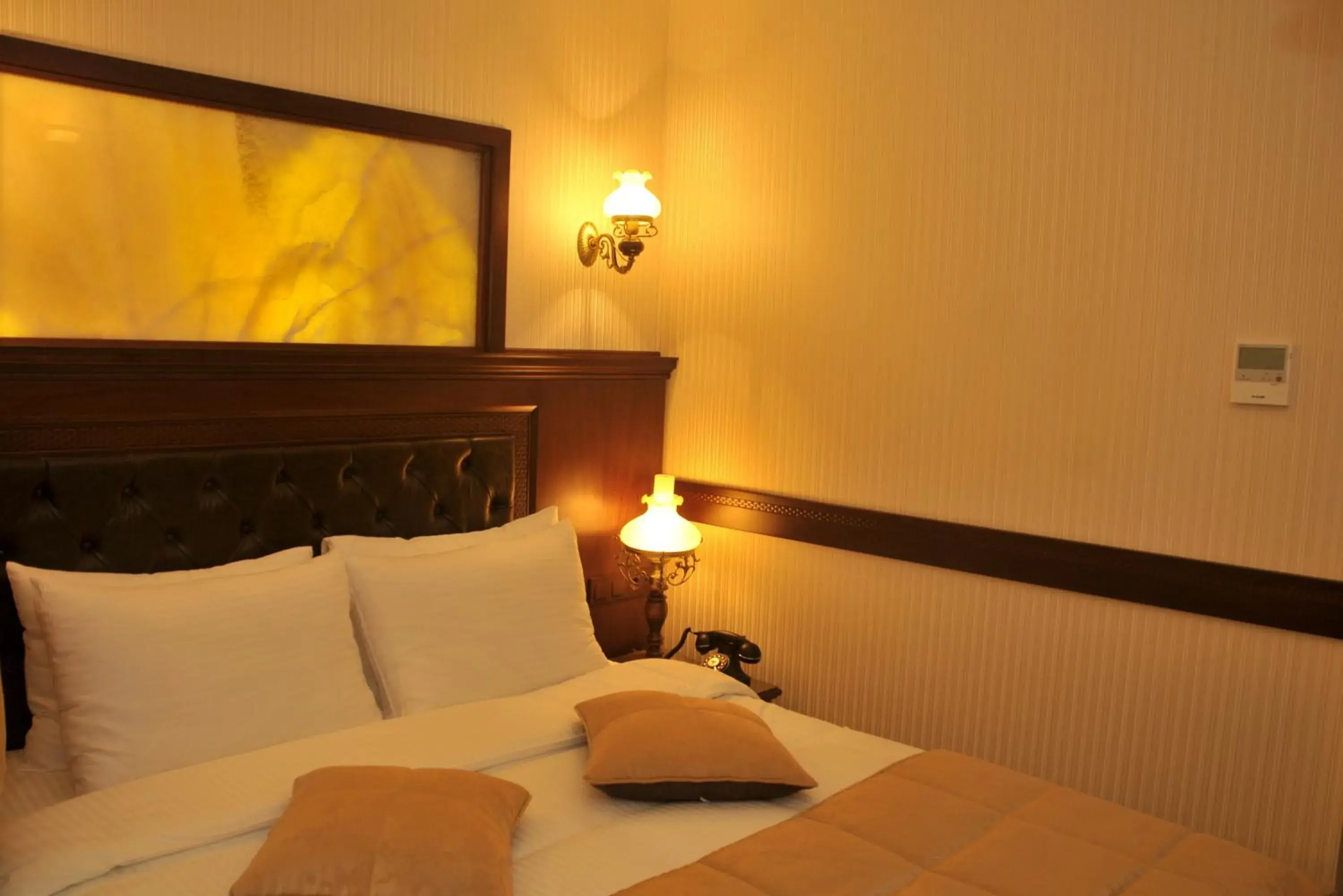 Bed in Divalis Hotel