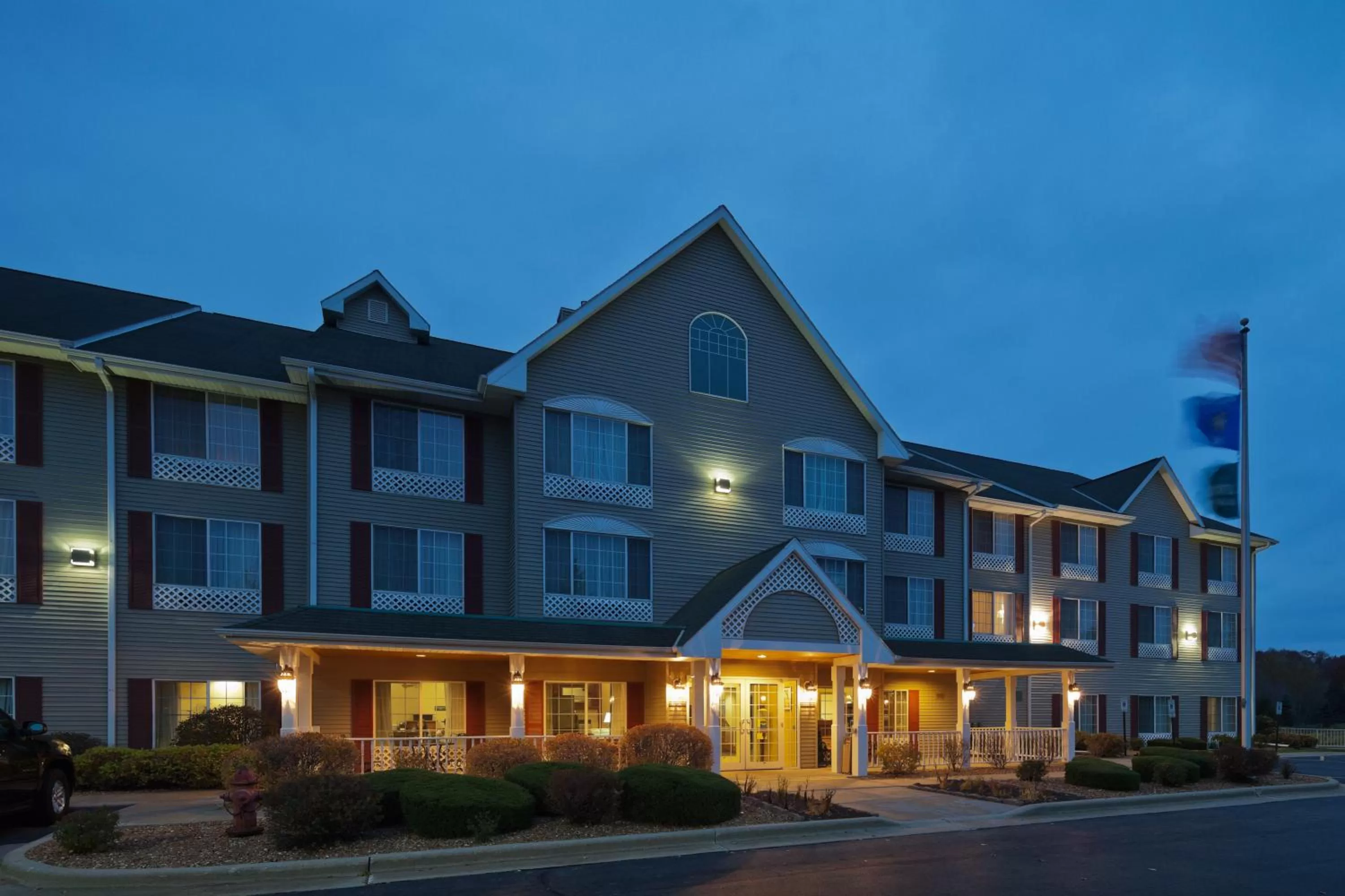 Night in Country Inn & Suites by Radisson, West Bend, WI