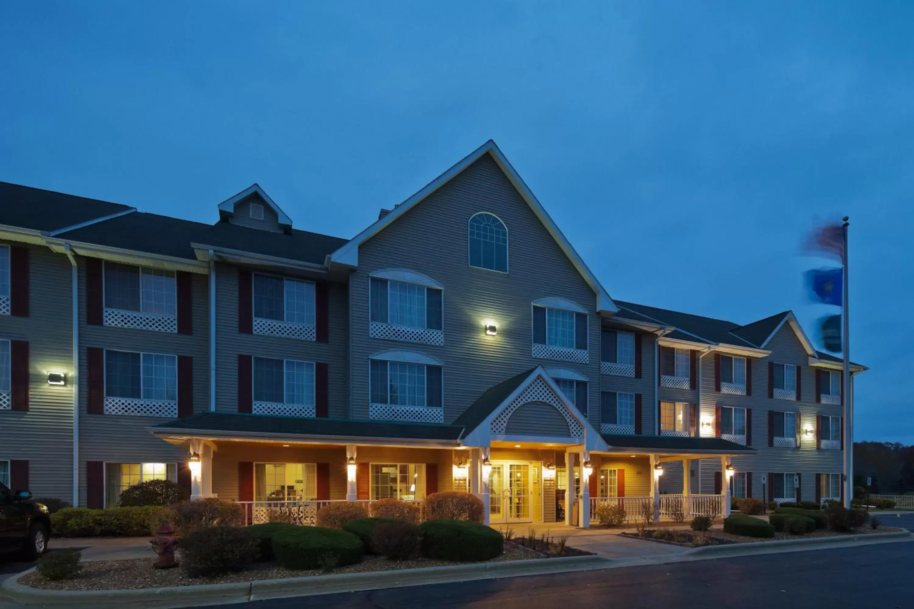 Night, Property Building in Country Inn & Suites by Radisson, West Bend, WI
