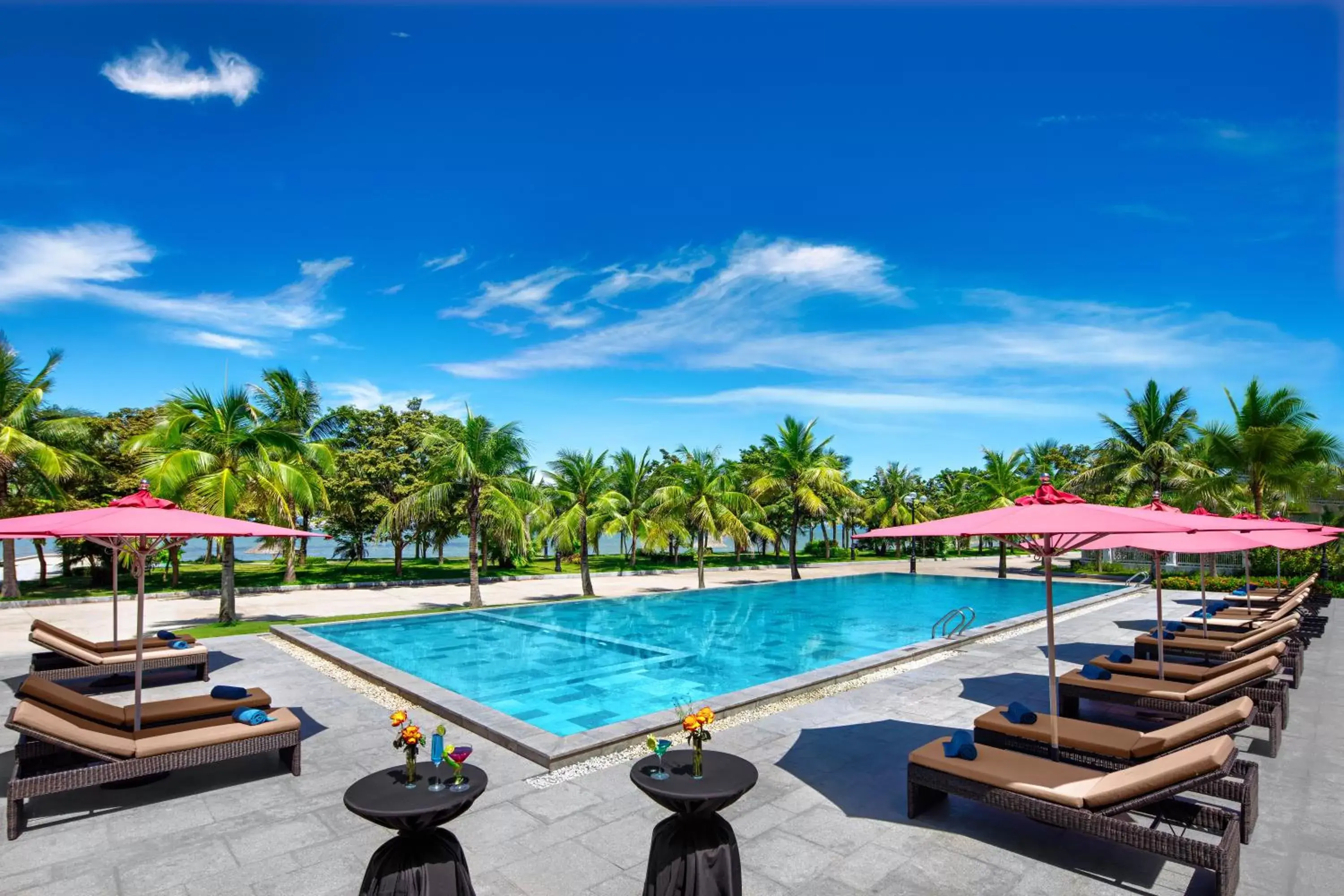 Swimming Pool in Paradise Suites Hotel