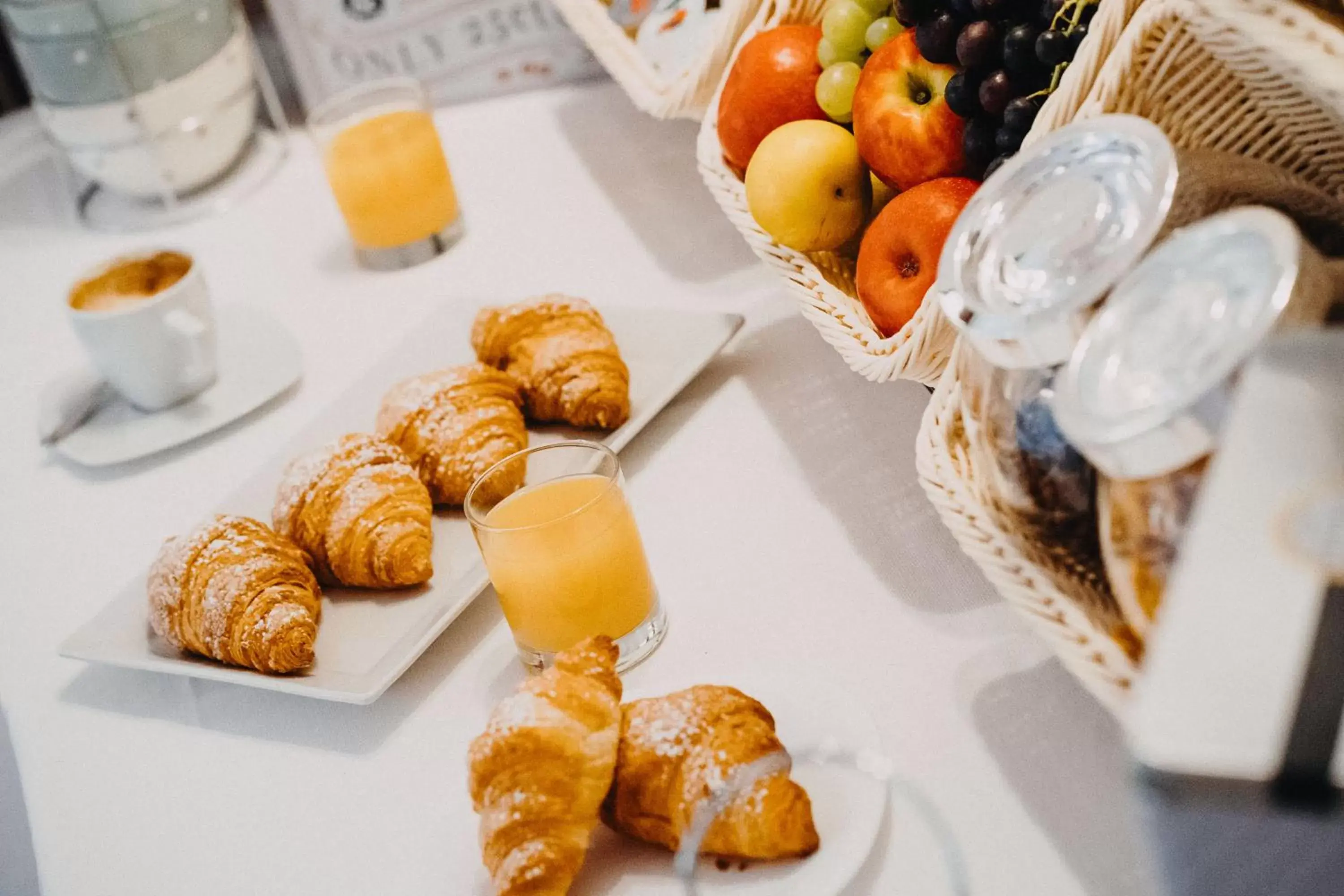 Breakfast, Food in Hotel La Valle dell'Aquila