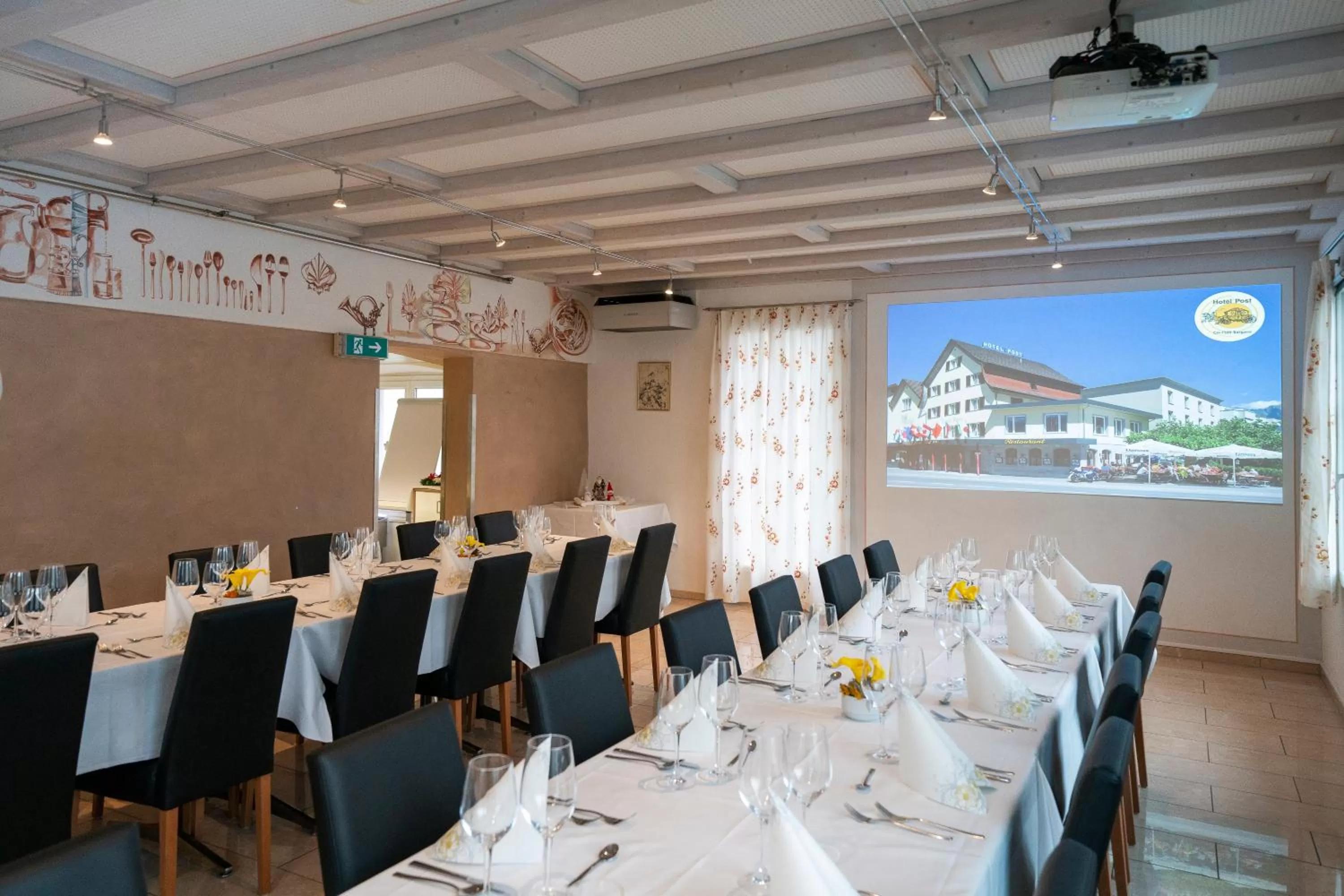 Restaurant/places to eat in Hotel Post