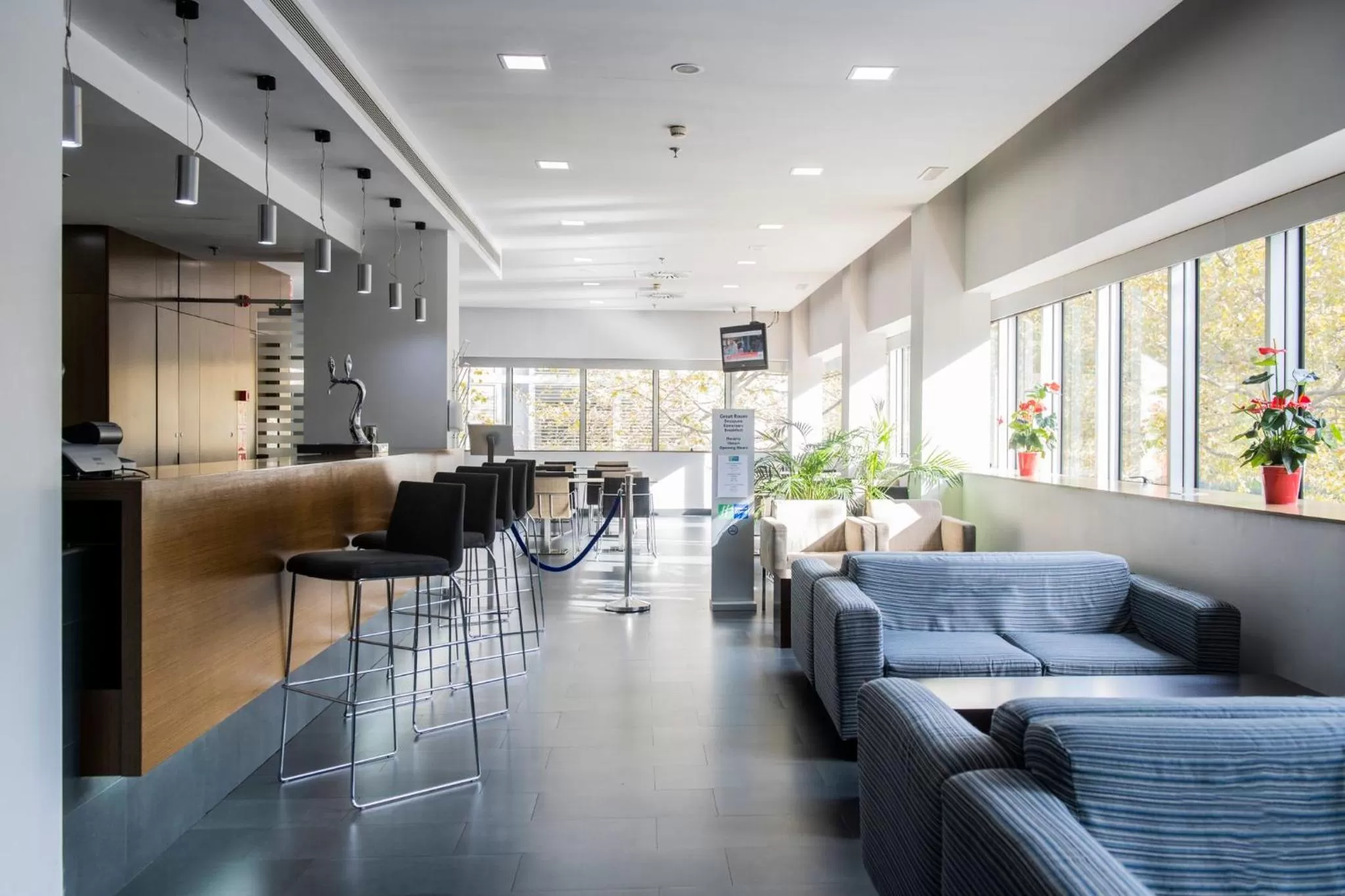 Lounge or bar in Holiday Inn Express Barcelona City 22@ by IHG