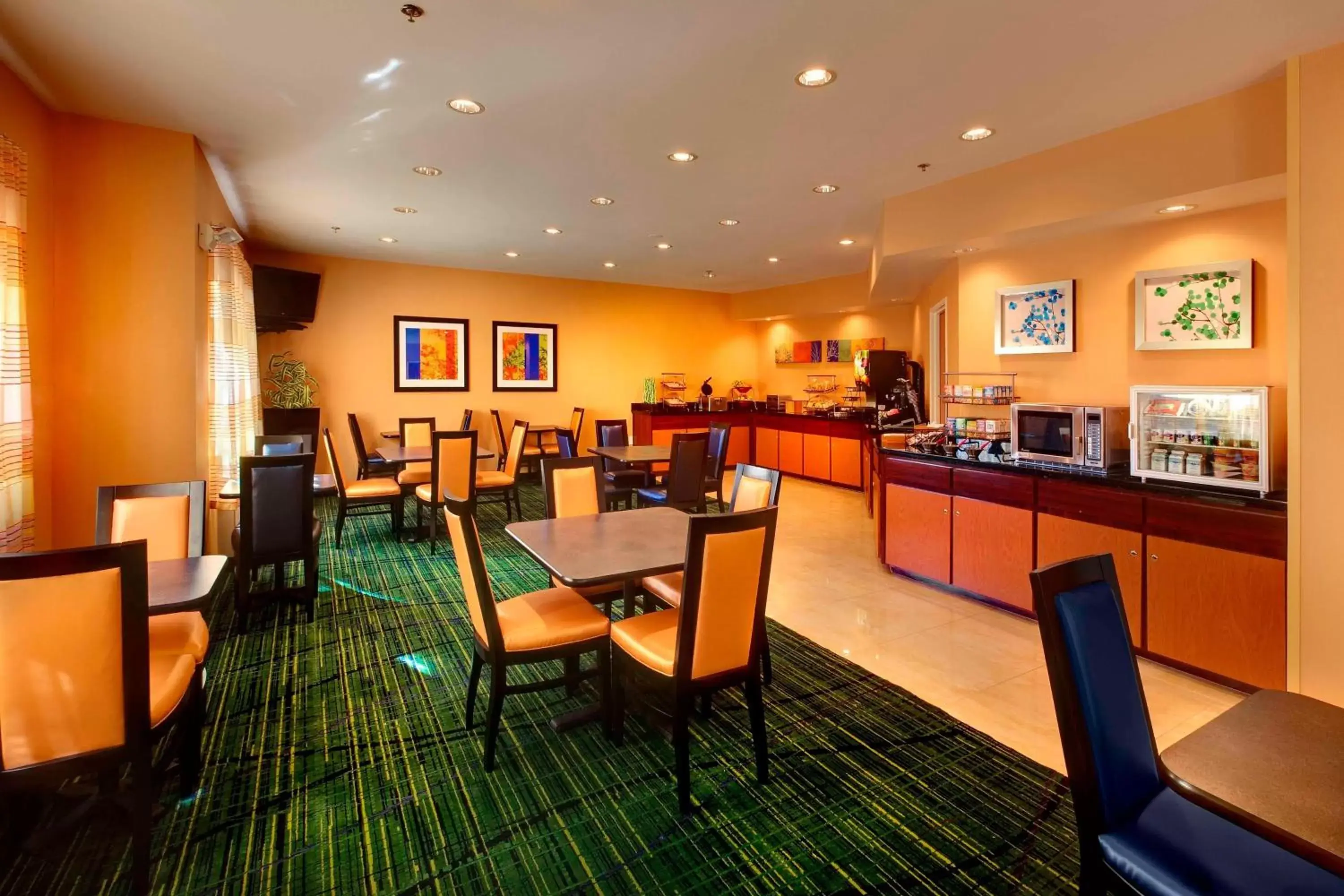 Breakfast, Restaurant/Places to Eat in Fairfield Inn and Suites St Petersburg Clearwater