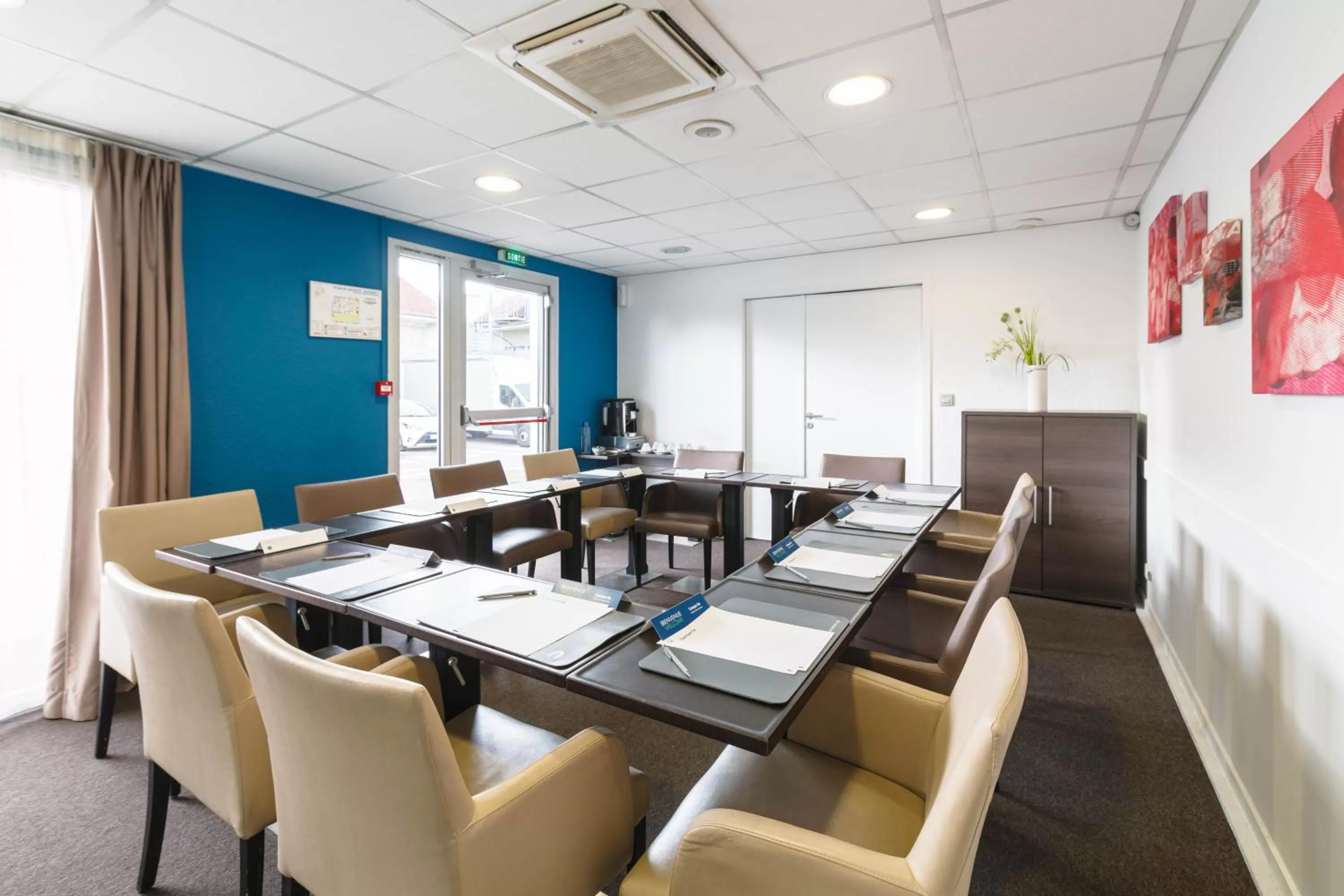 Seating area in Campanile NATURE - Lyon Est Bron Eurexpo