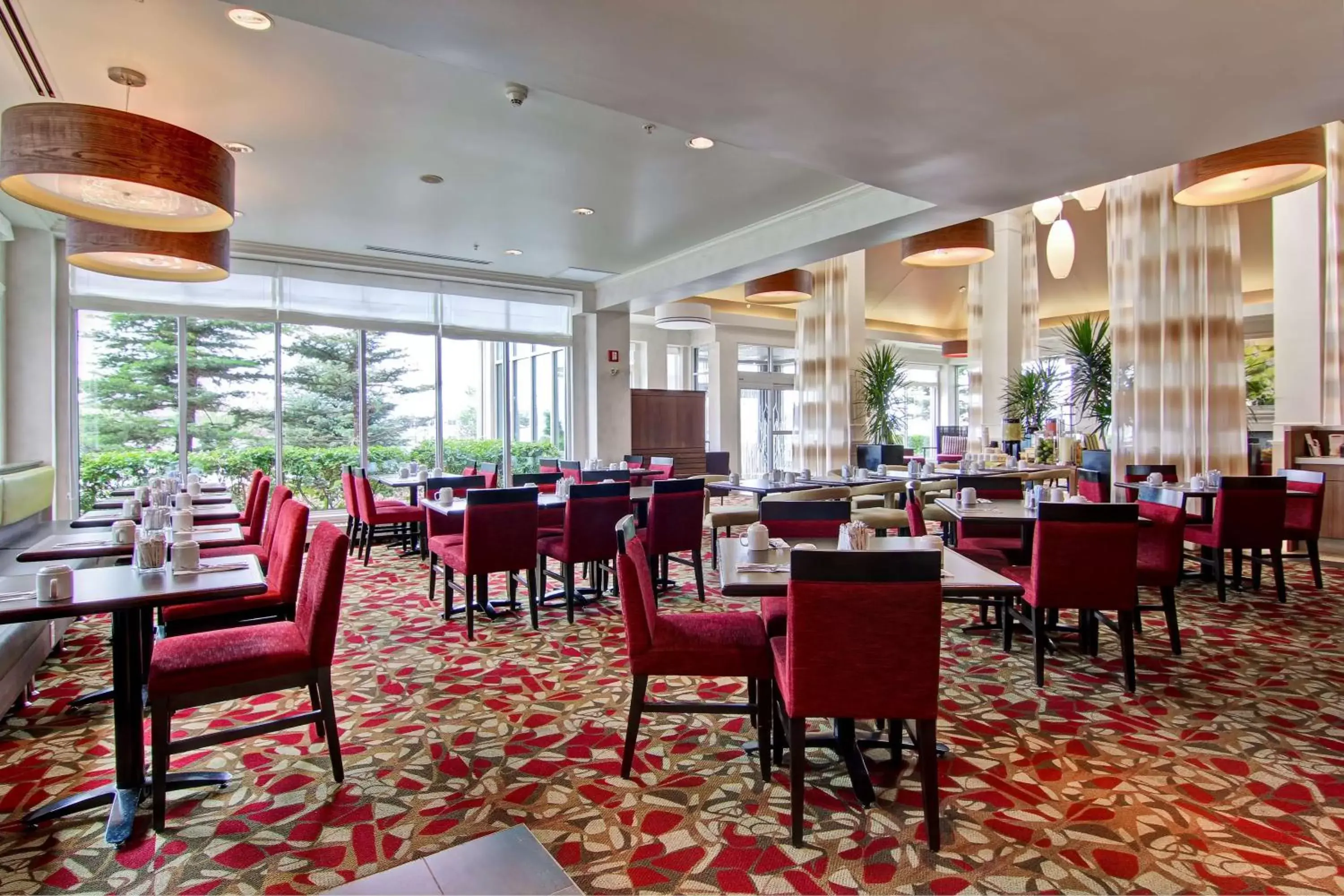 Dining area, Restaurant/Places to Eat in Hilton Garden Inn Calgary Airport