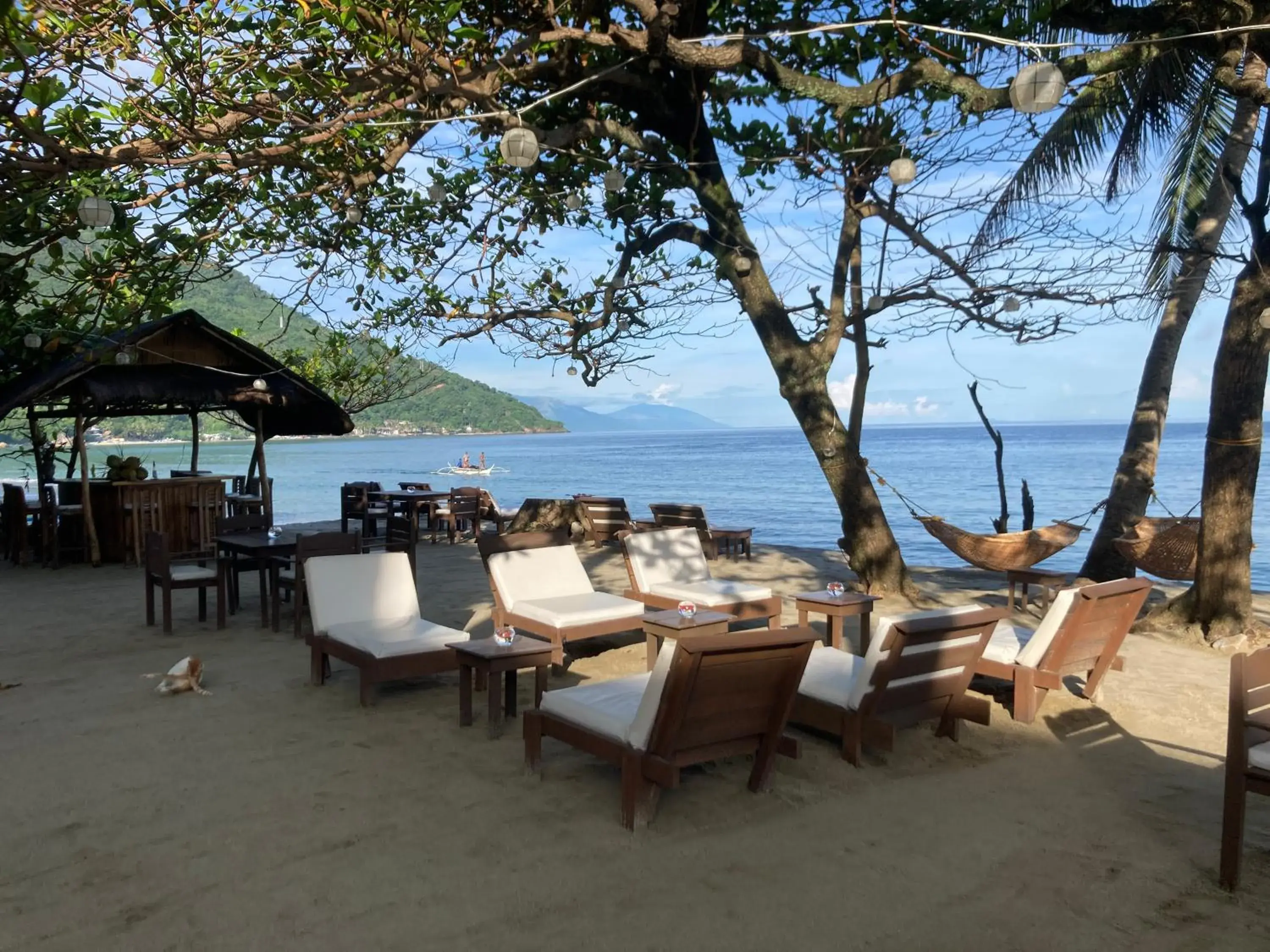 Restaurant/Places to Eat in Sunset At Aninuan Beach Resort