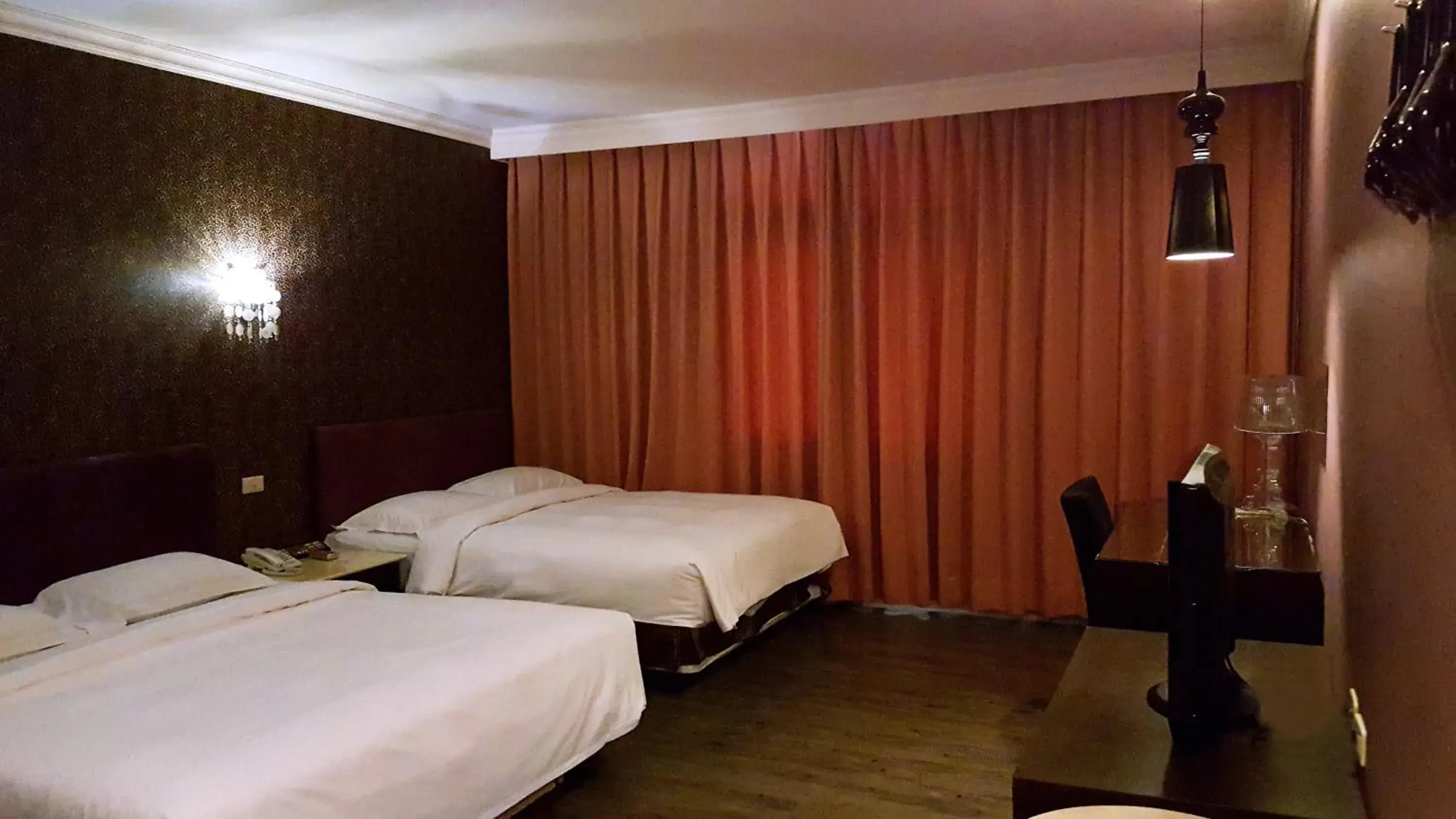 Photo of the whole room, Bed in The Riverside Hotel & Motel