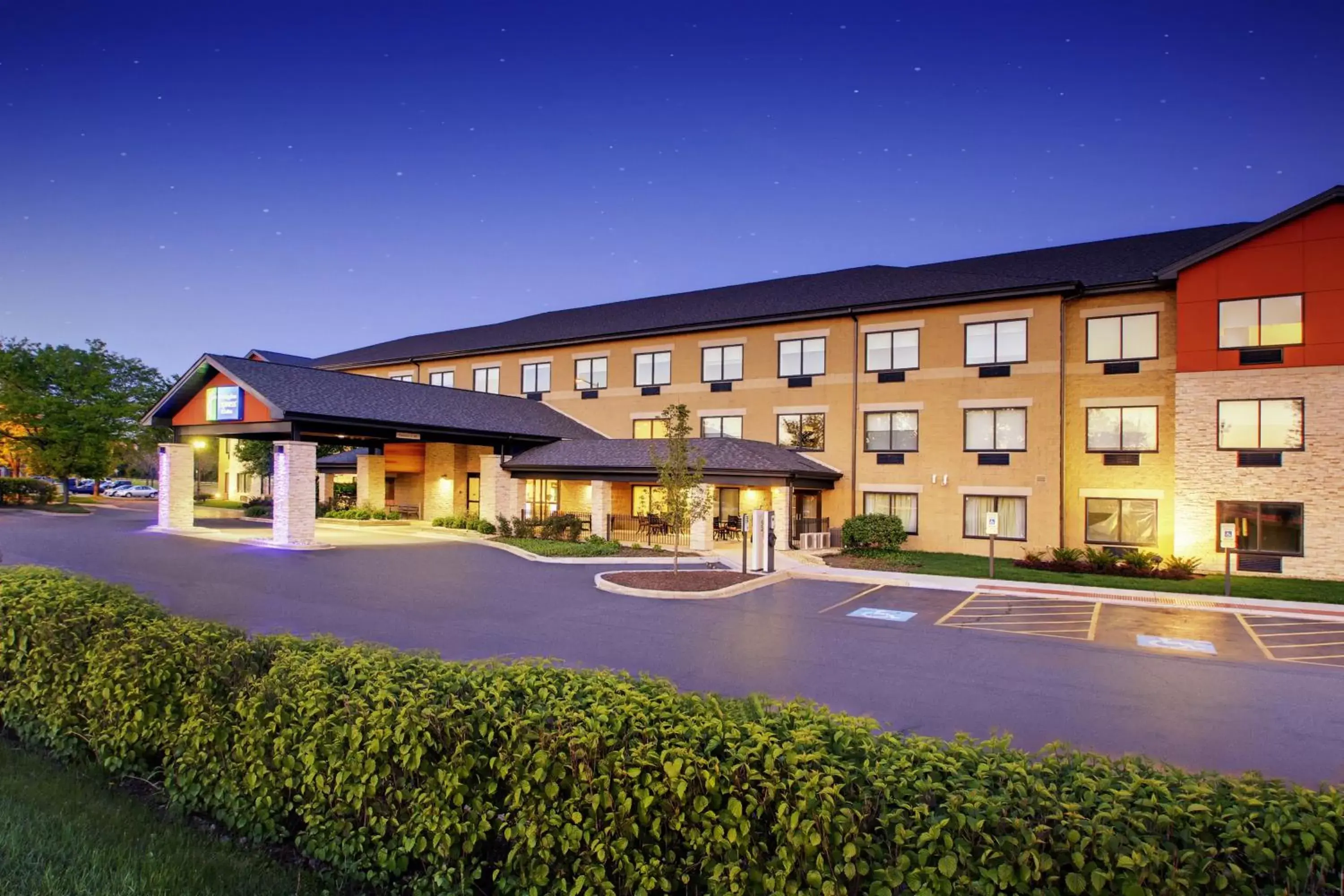 Property Building in Holiday Inn Express & Suites Aurora - Naperville, an IHG Hotel