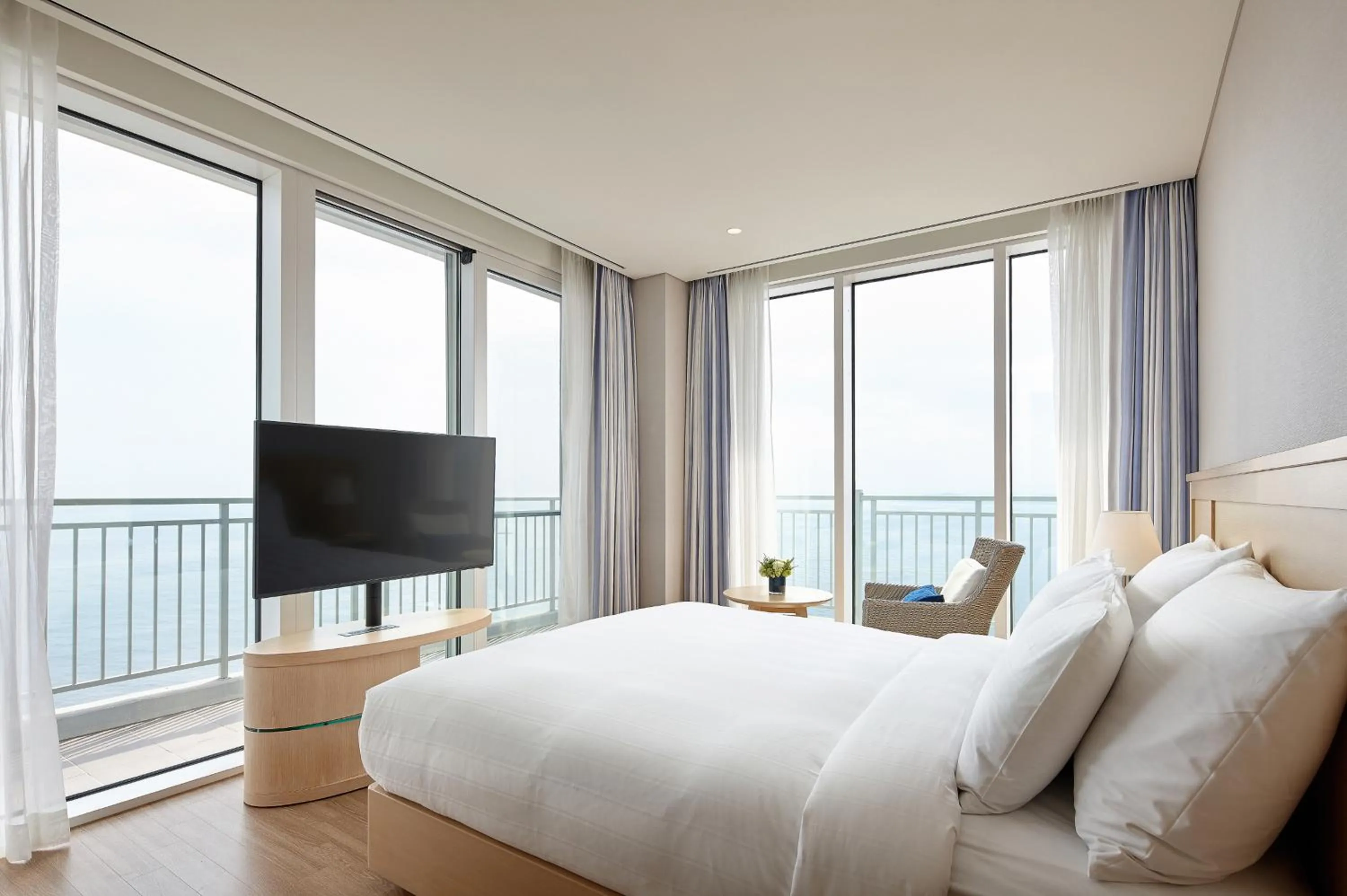 Bed in Lotte Resort Sokcho