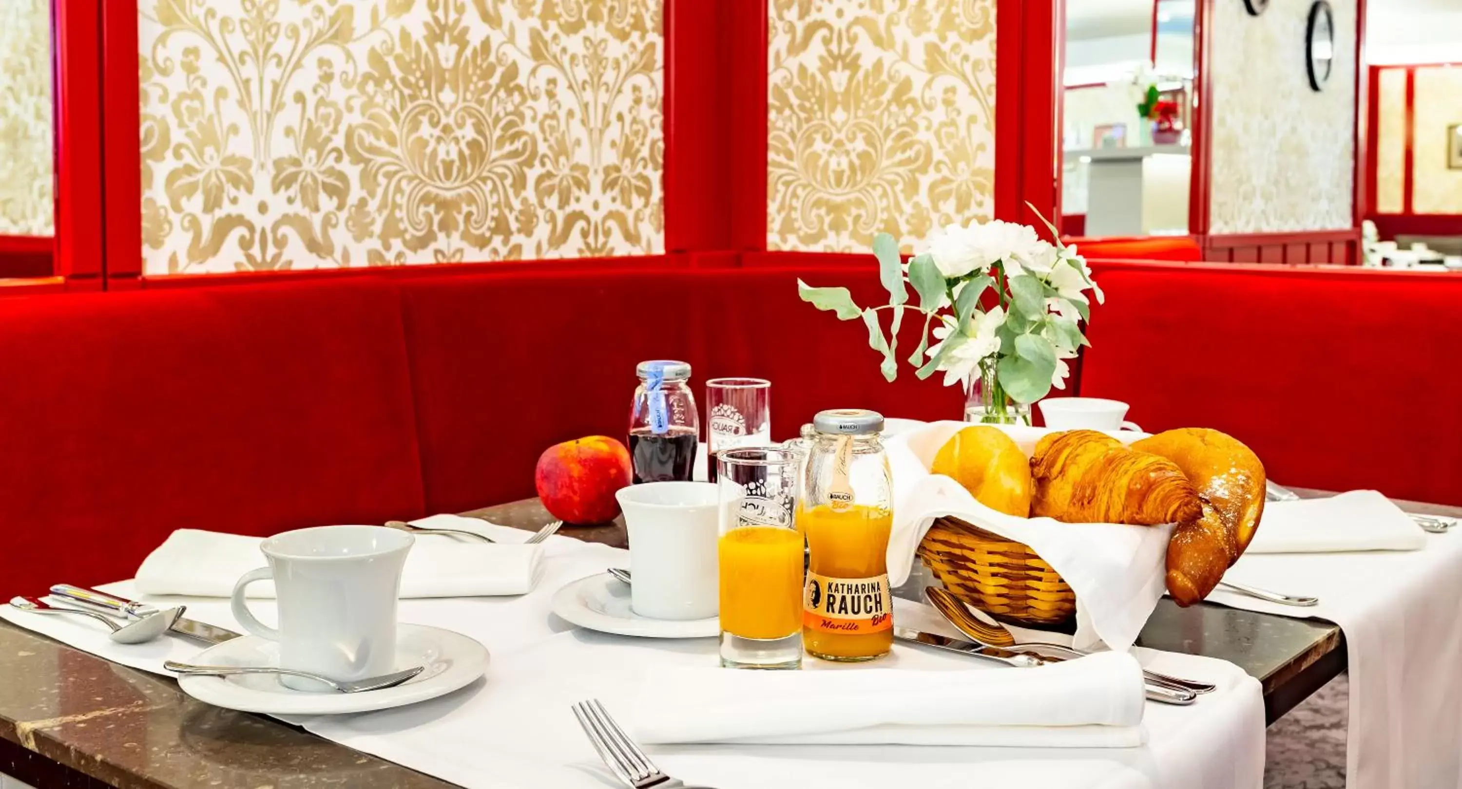 Breakfast in Theaterhotel & Suites Wien