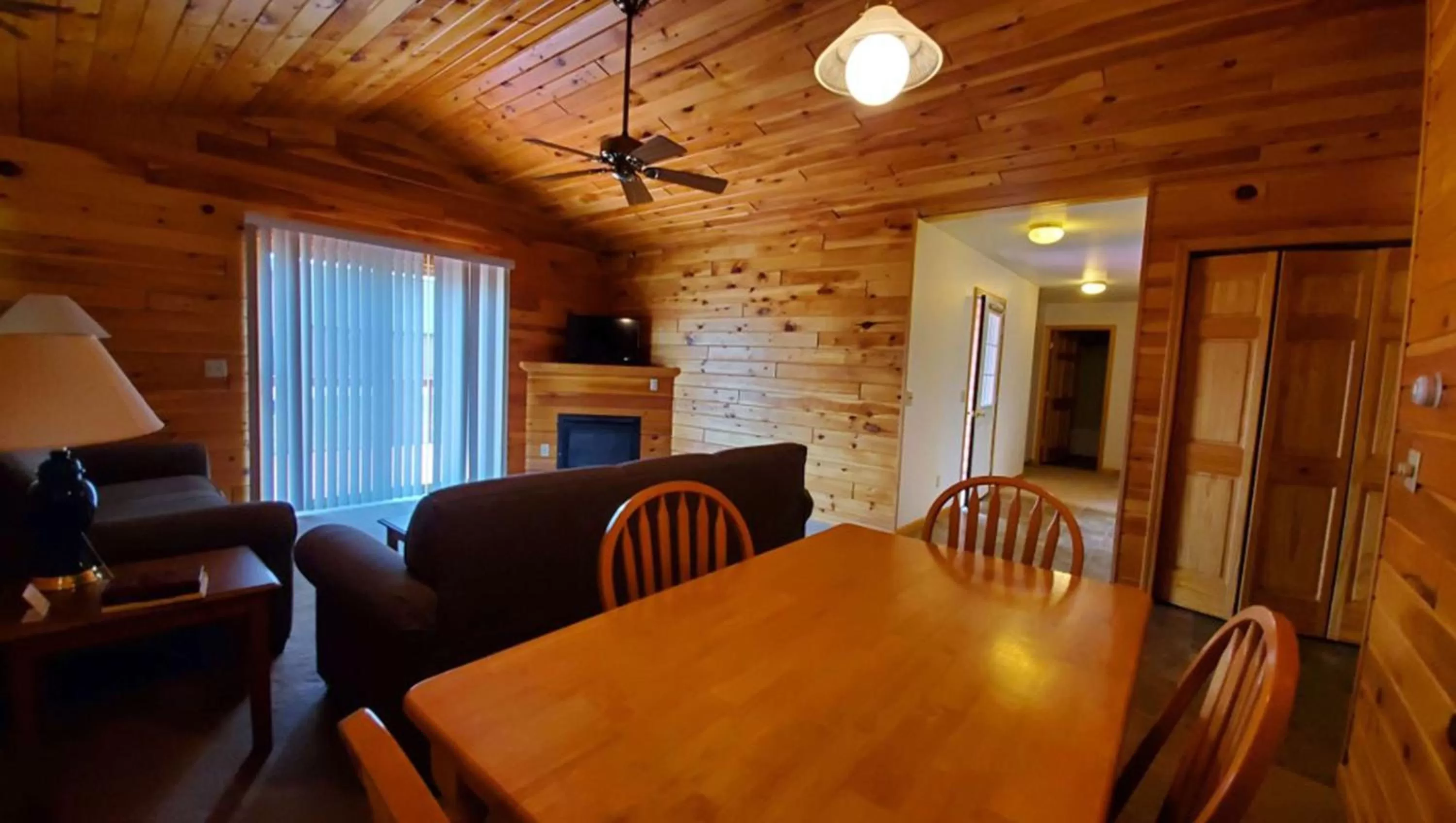 Photo of the whole room in Jasper Ridge Inn Ishpeming