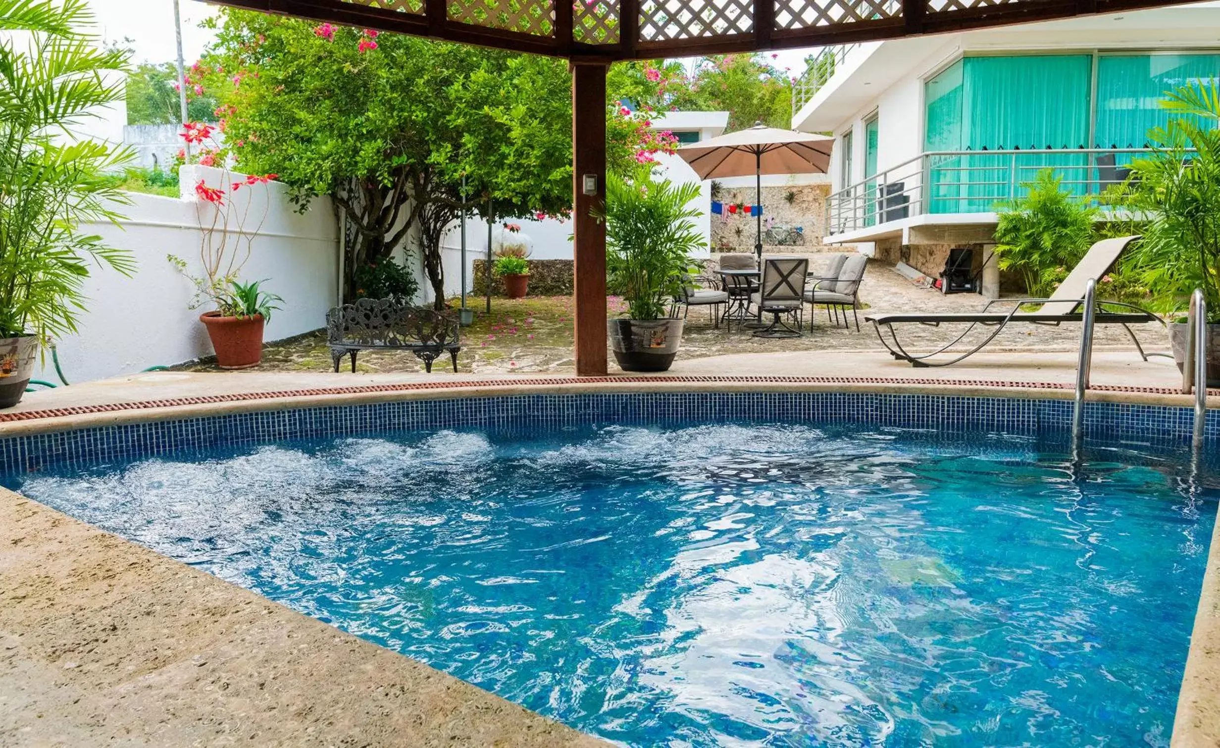 Swimming Pool in Casa Aakal Lagoon Front