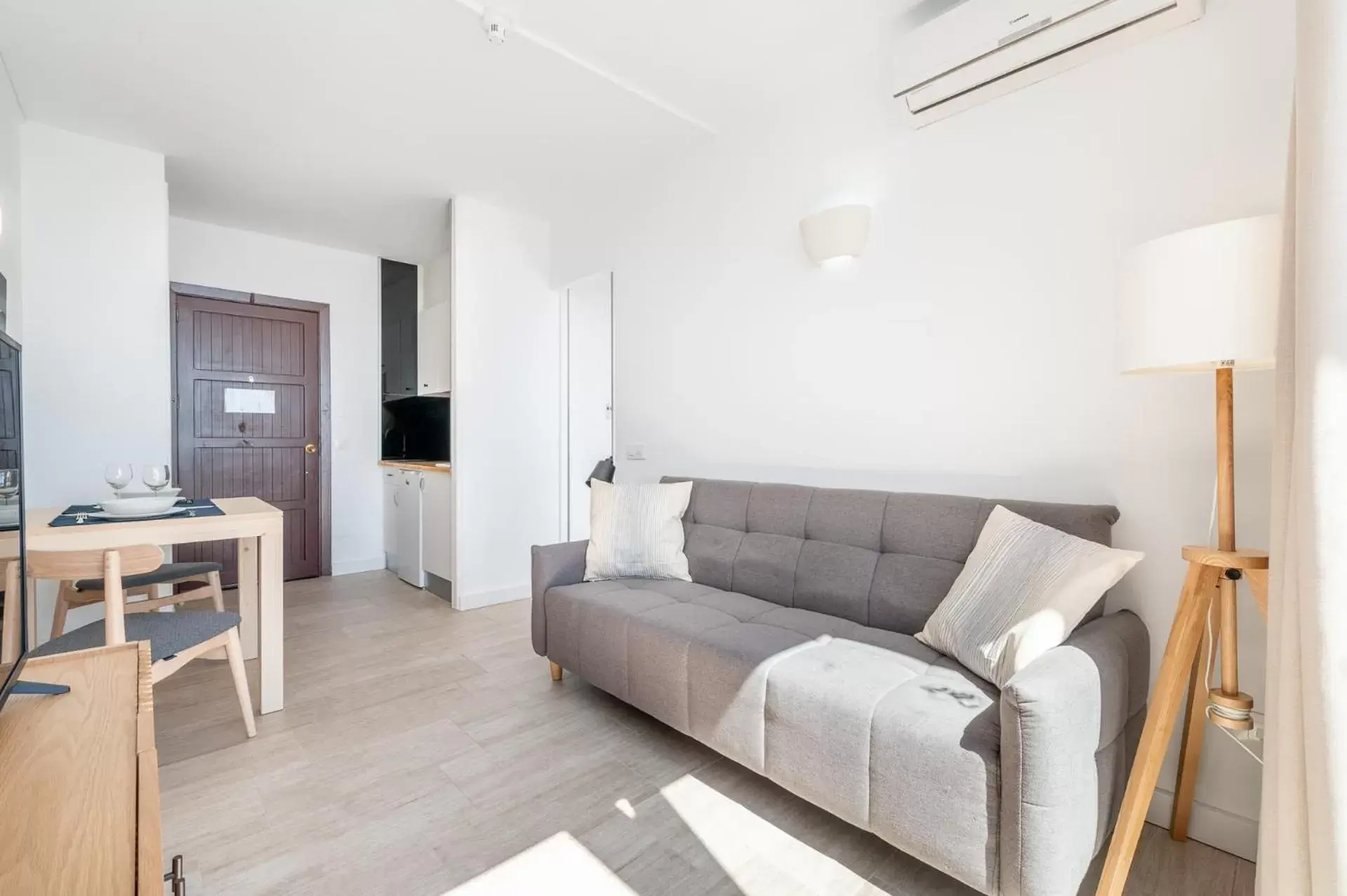 TV and multimedia, Seating Area in Orange Colom - Seaside Apartments