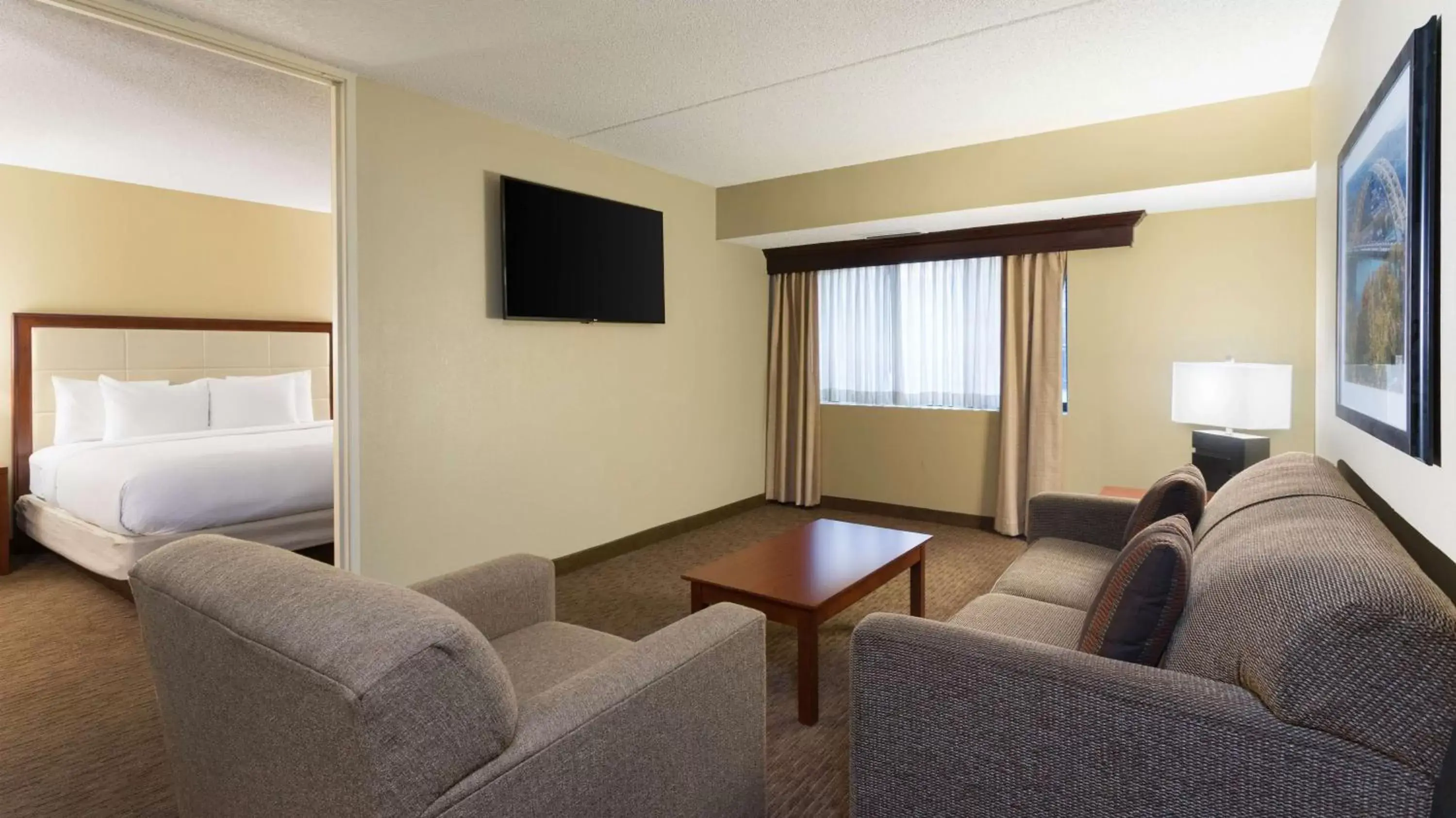 Bedroom, Seating Area in DoubleTree Suites by Hilton Hotel Cincinnati - Blue Ash