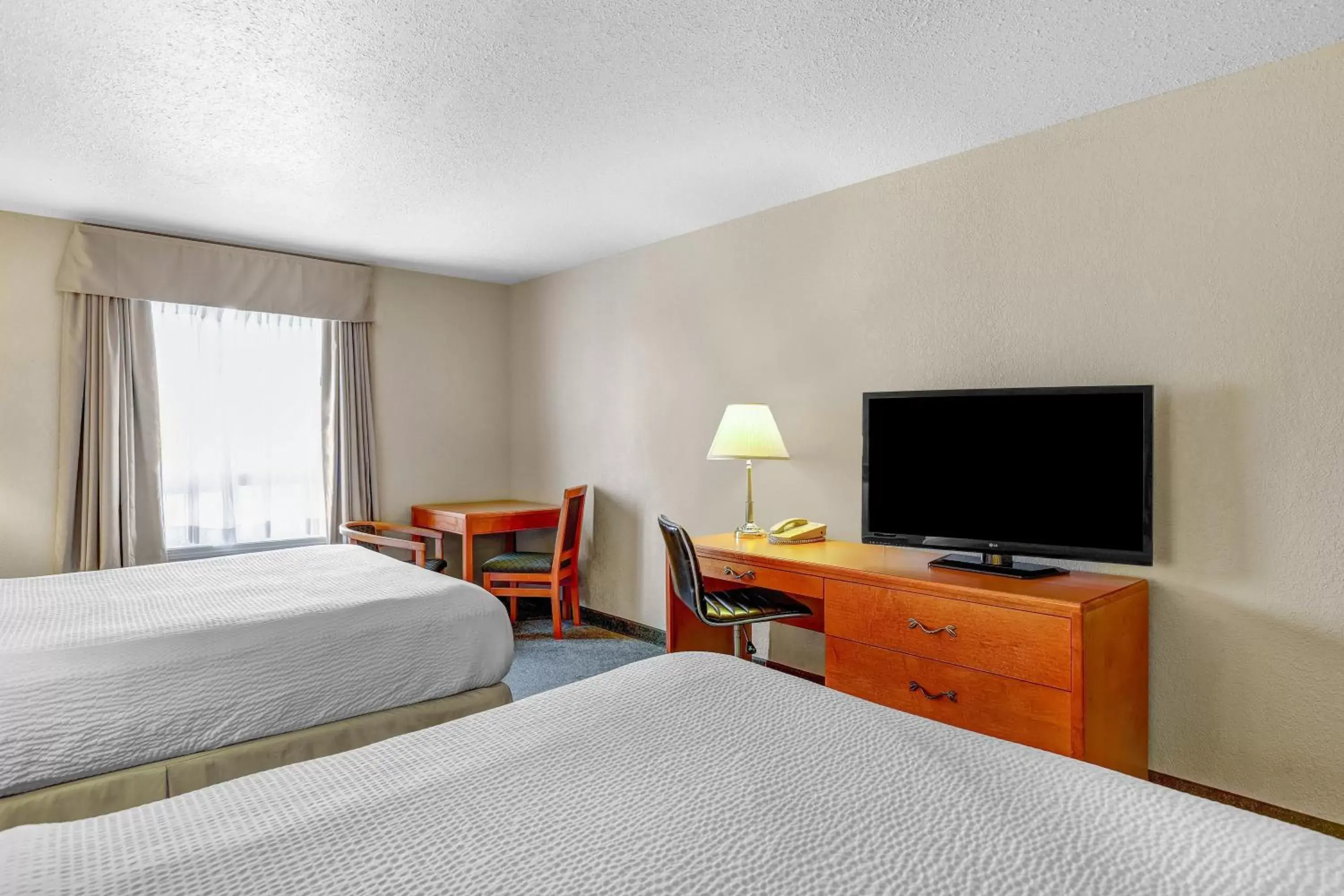 Bedroom, TV/Entertainment Center in Days Inn by Wyndham Red Deer