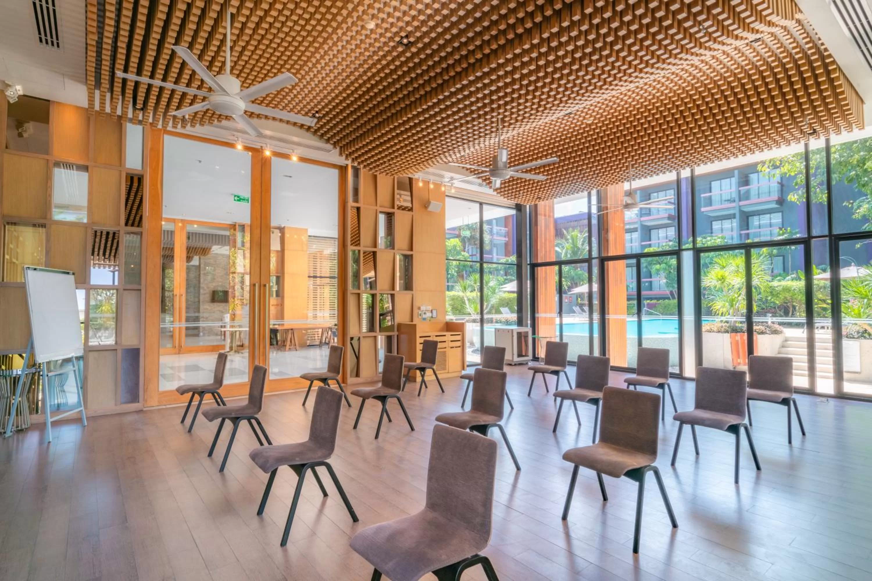 Meeting/conference room in Holiday Inn Express Phuket Patong Beach Central by IHG