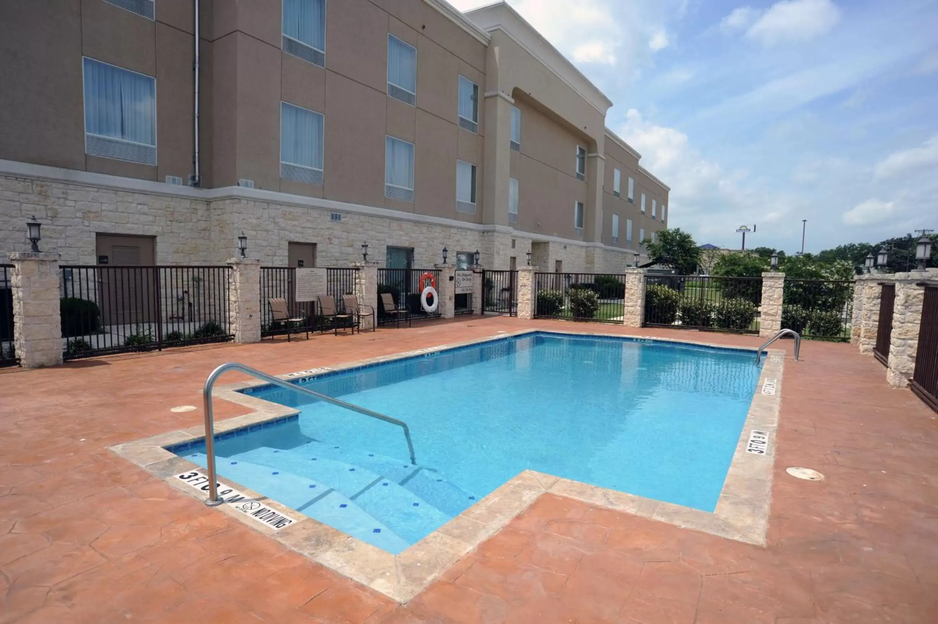 Pool view, Swimming Pool in Hampton Inn Seguin