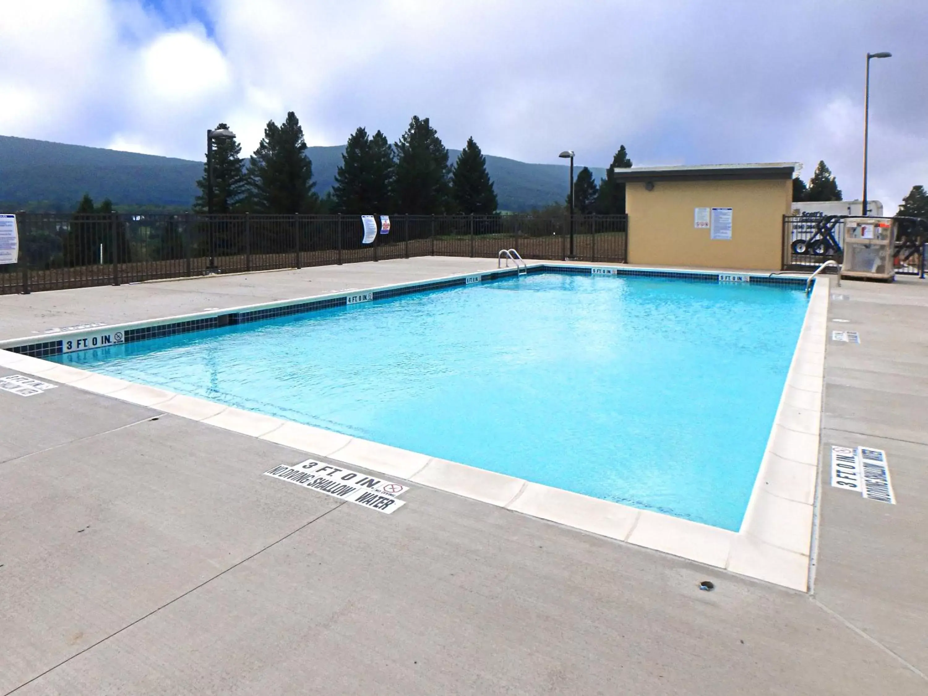 Swimming Pool in Wyndham Garden State College