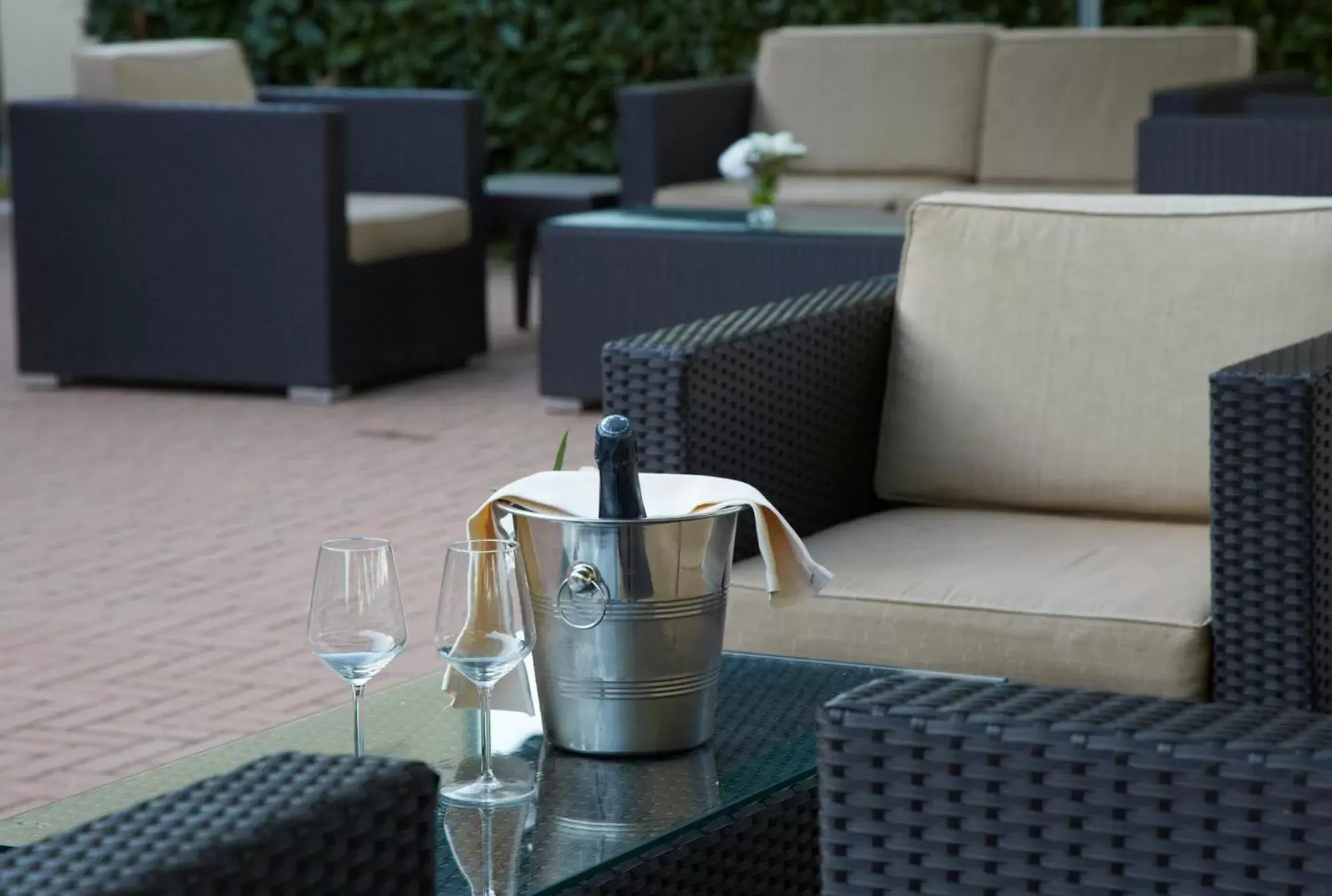 Patio, Drinks in GREEN GARDEN Resort - Smart Hotel
