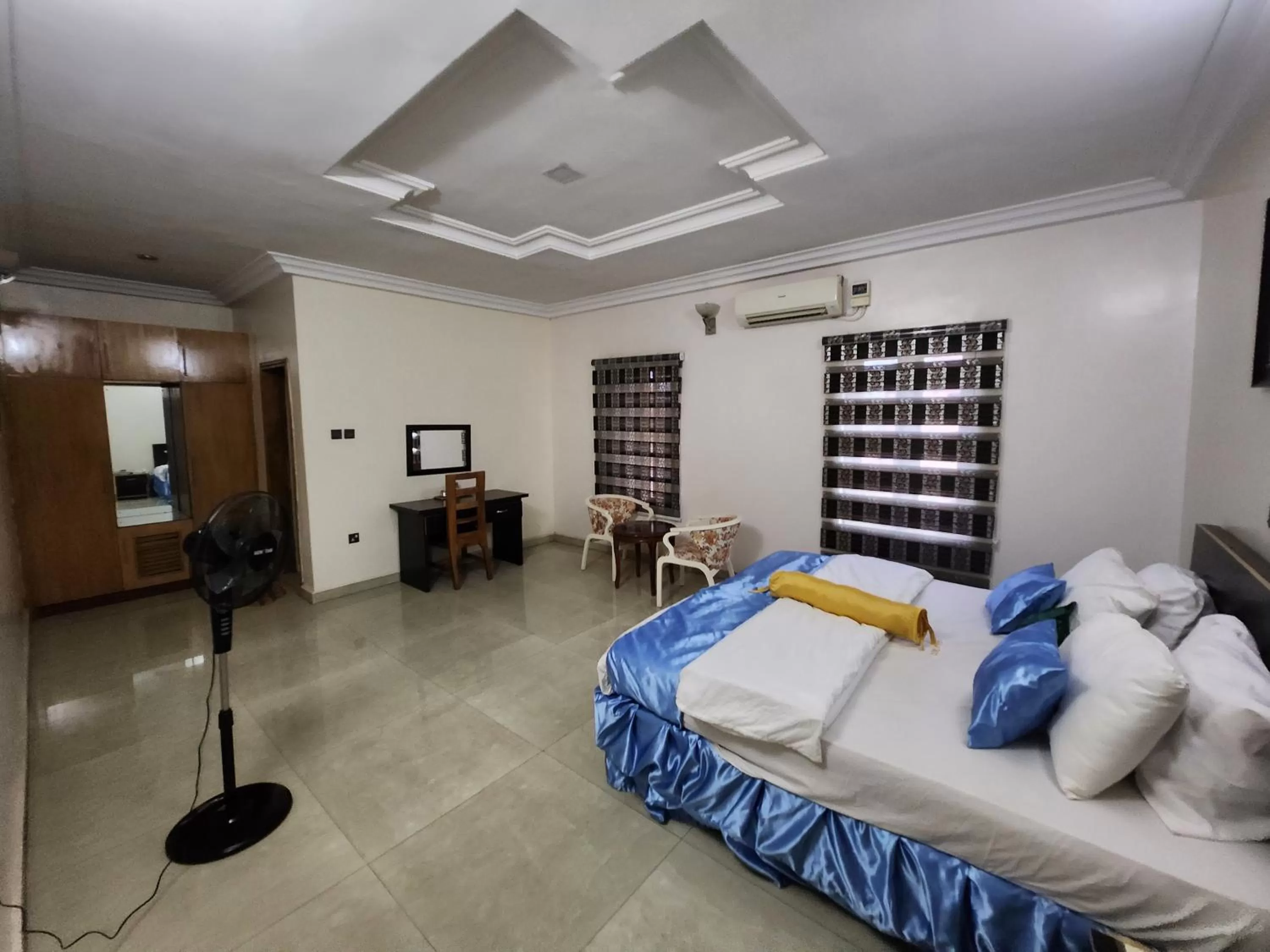 Bed in Nue-Crest Hotels & Suites